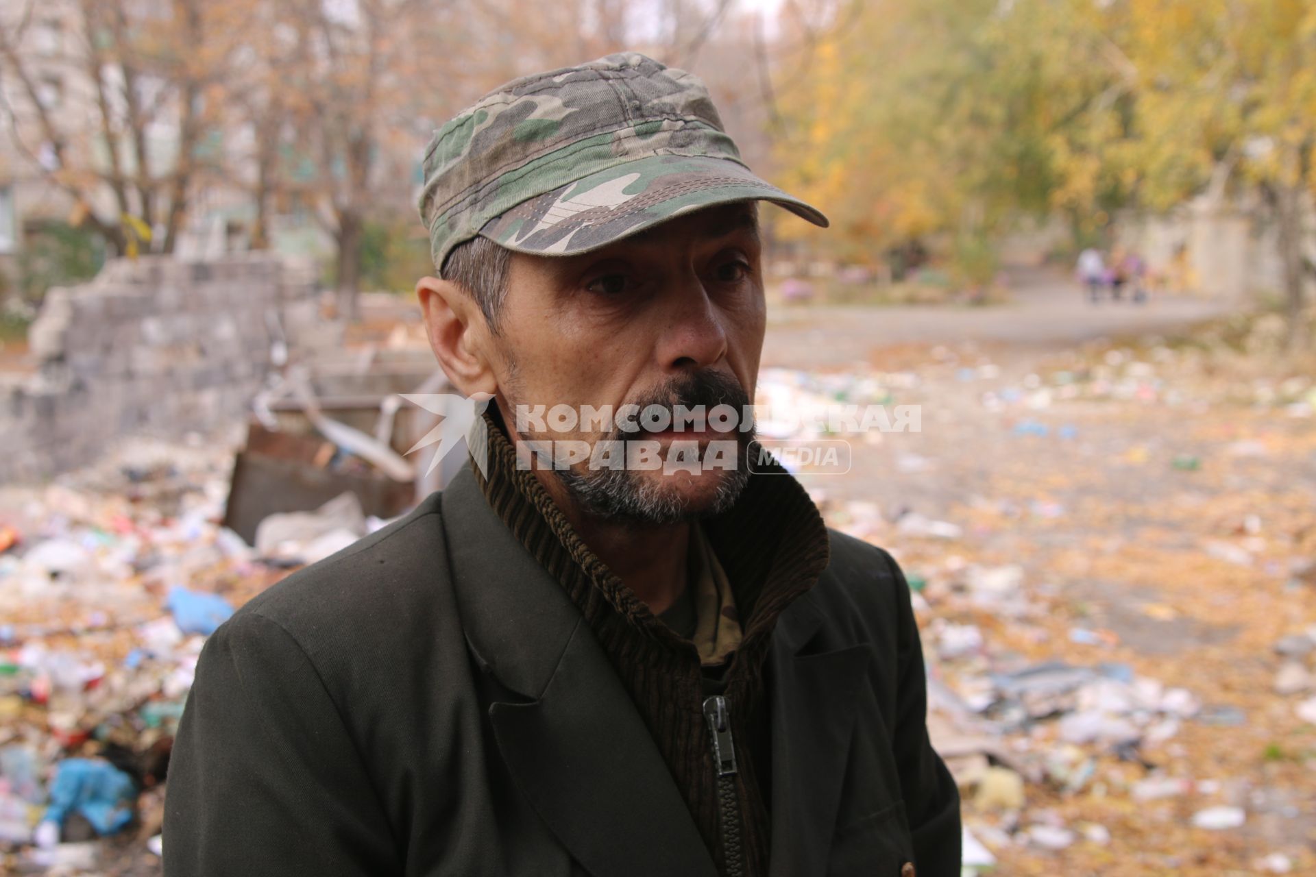 Иловайск. Военнопленные из батальона `Донбасс` восстанавливают разрушенный город. На снимке: украинский пленный.