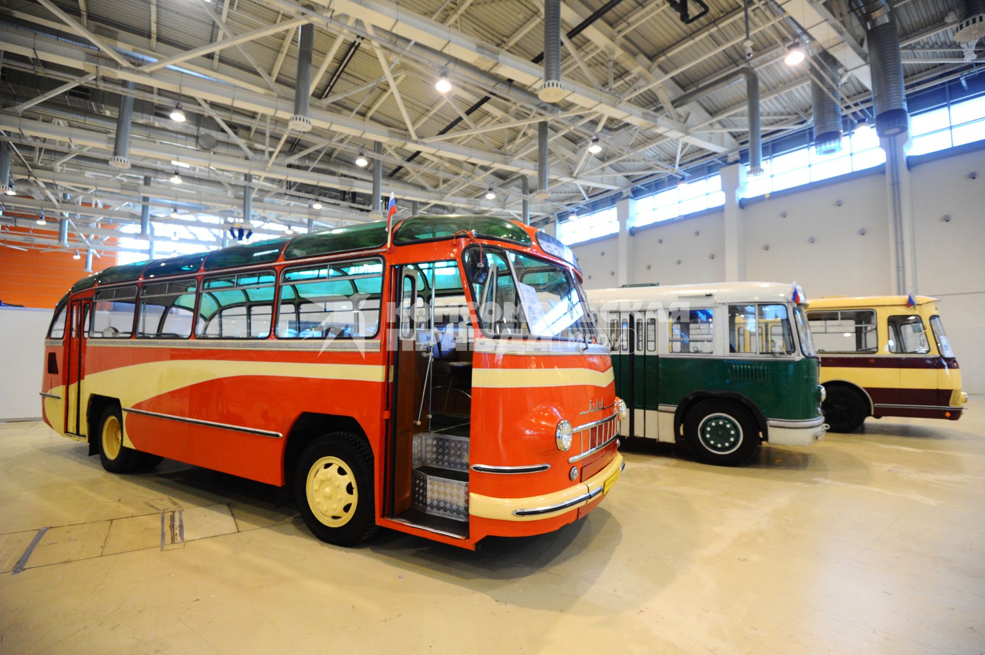 Выставка `ЭкспоСитиТранс 2014` в Москве. На снимке: автобус ЛАЗ.