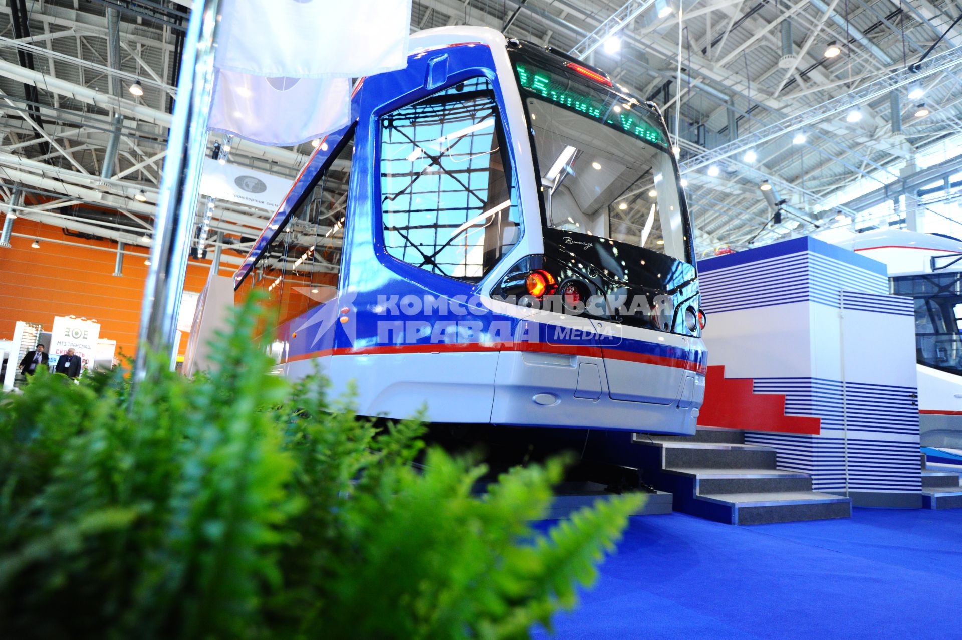 Выставка `ЭкспоСитиТранс 2014` в Москве.  На снимке: трамвай