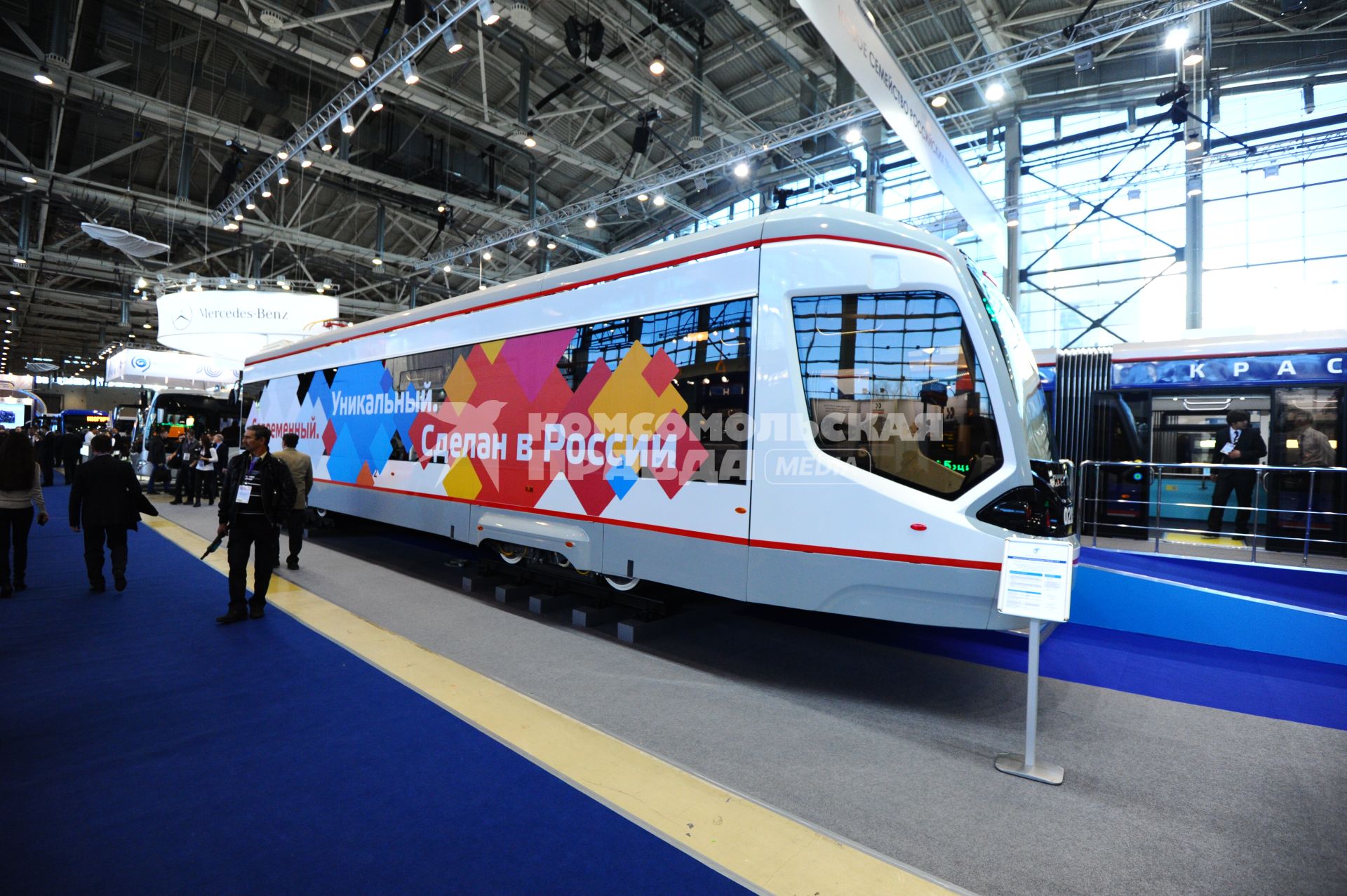 Выставка `ЭкспоСитиТранс 2014` в Москве.  На снимке: низкопольный односекционный трамвай 71-911.