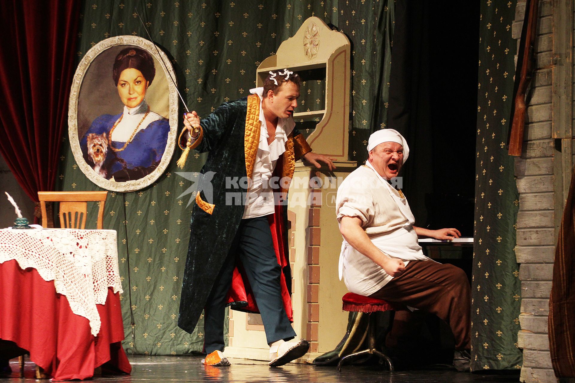 Актер Марат Башаров в спектакле `Жениться вам надо, барин!`.