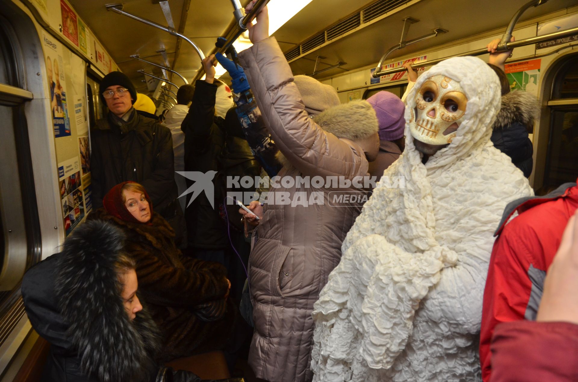 Парад зомби в день всех святых.