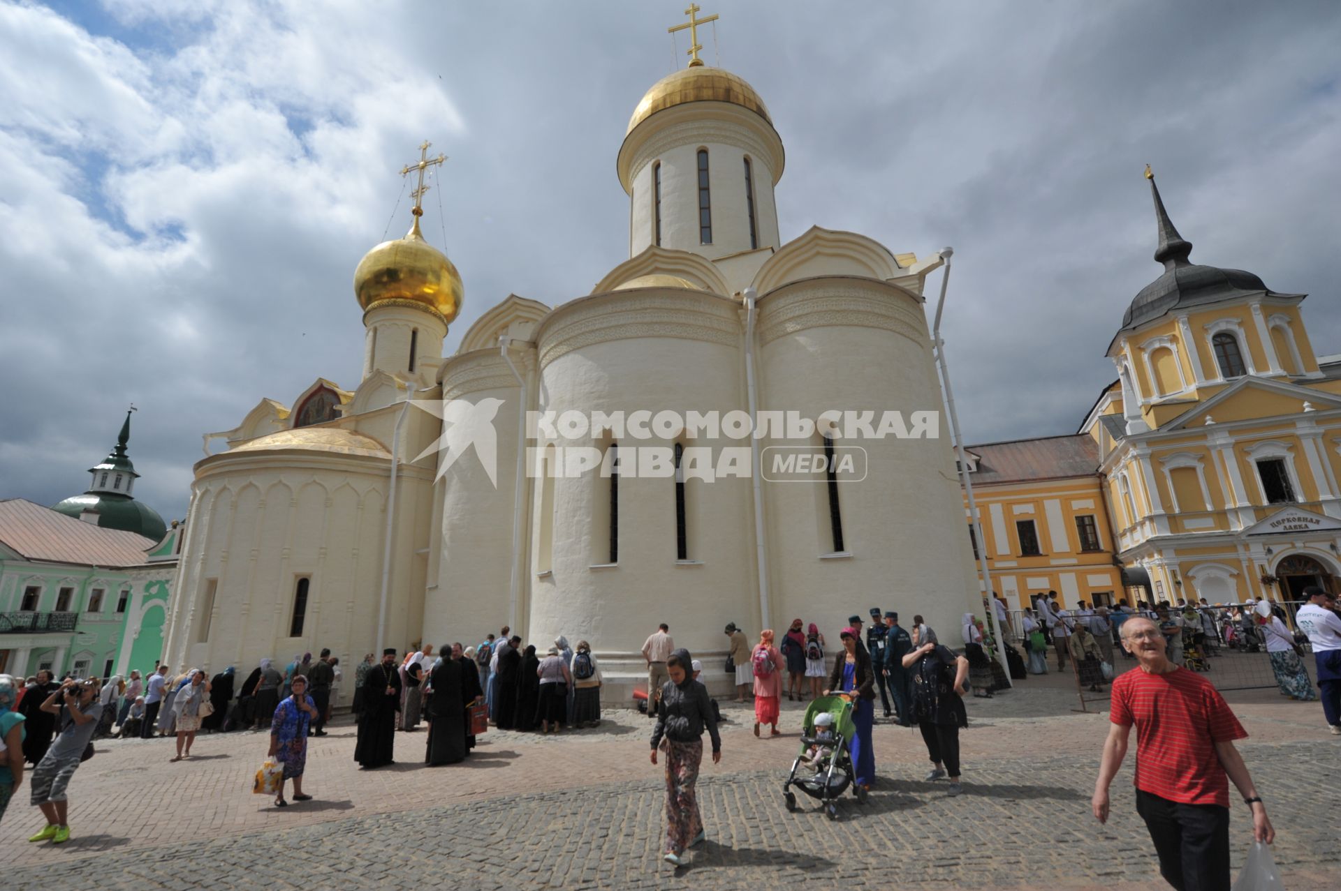 Мероприятия к 700-летию со дня рождения Преподобного Сергия Радонежского. Троице-Сергиева Лавра. На снимке: Троицкий собор.