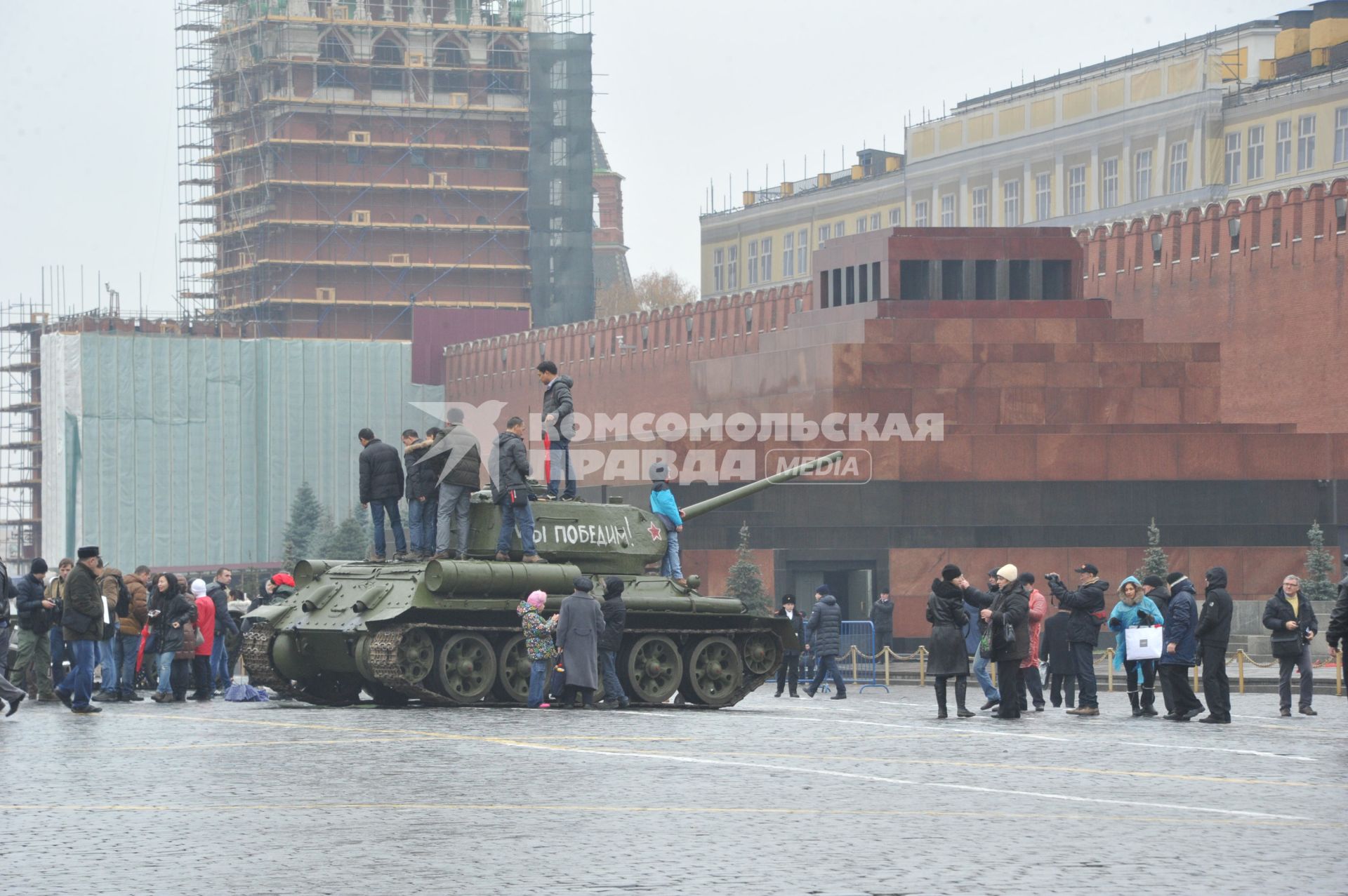 Торжественный марш, посвященный 73-й годовщине  легендарного парада 7 ноября 1941 года  на Красной площади в Москве.