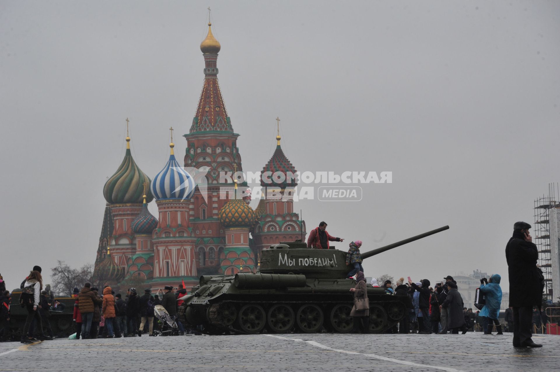 Торжественный марш, посвященный 73-й годовщине  легендарного парада 7 ноября 1941 года  на Красной площади в Москве.