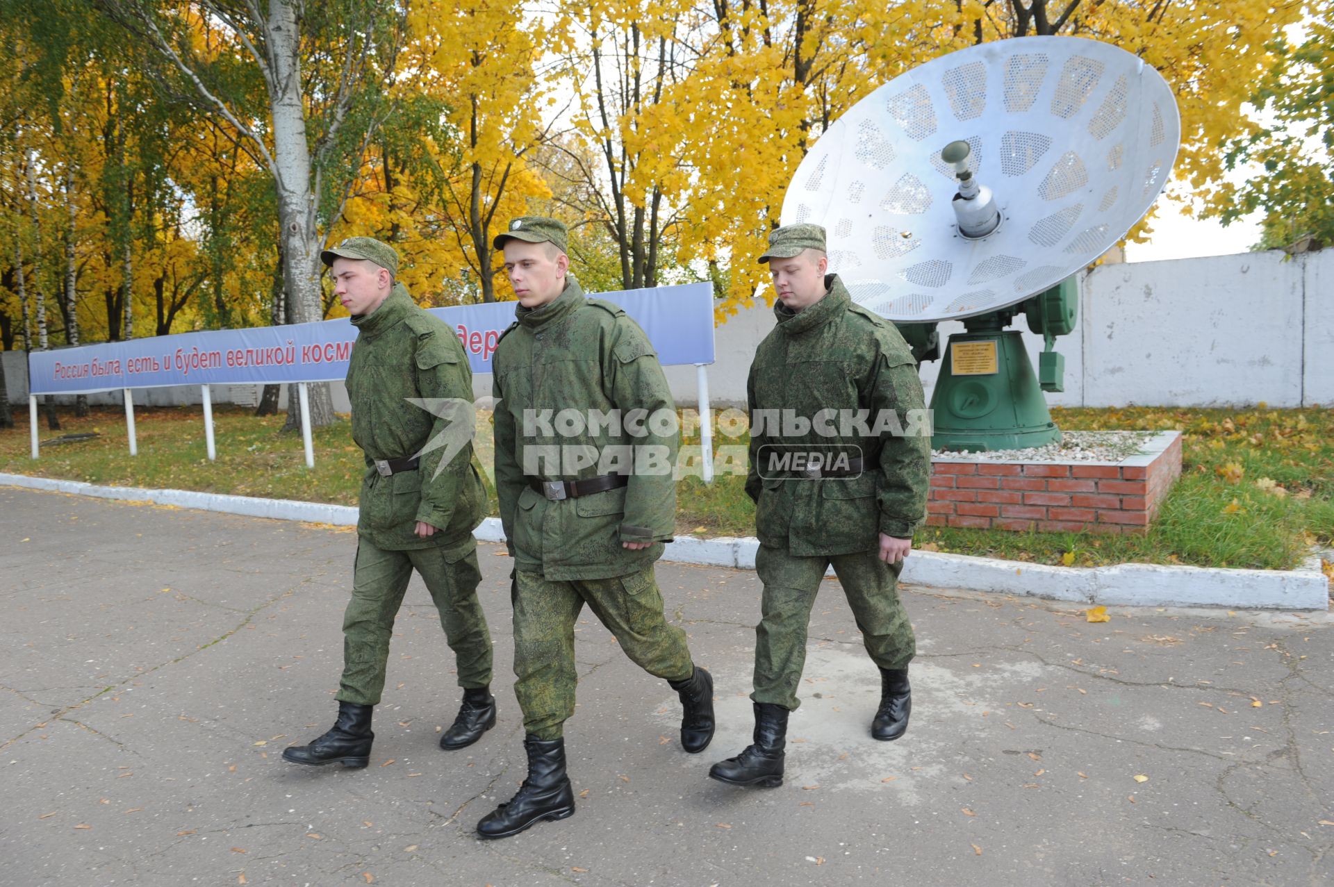 Войсковая часть 26178 воздушно-космической обороны в Щелково. На снимке: антенная система РЛС `Кама` - обеспечивала первый в истории пилотируемый полет Ю.А. Гагарина. 1961г.