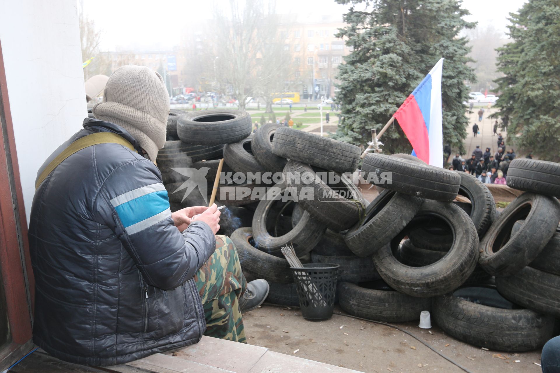 Мариуполь. Здание горсовета, захваченное противниками украинской власти.