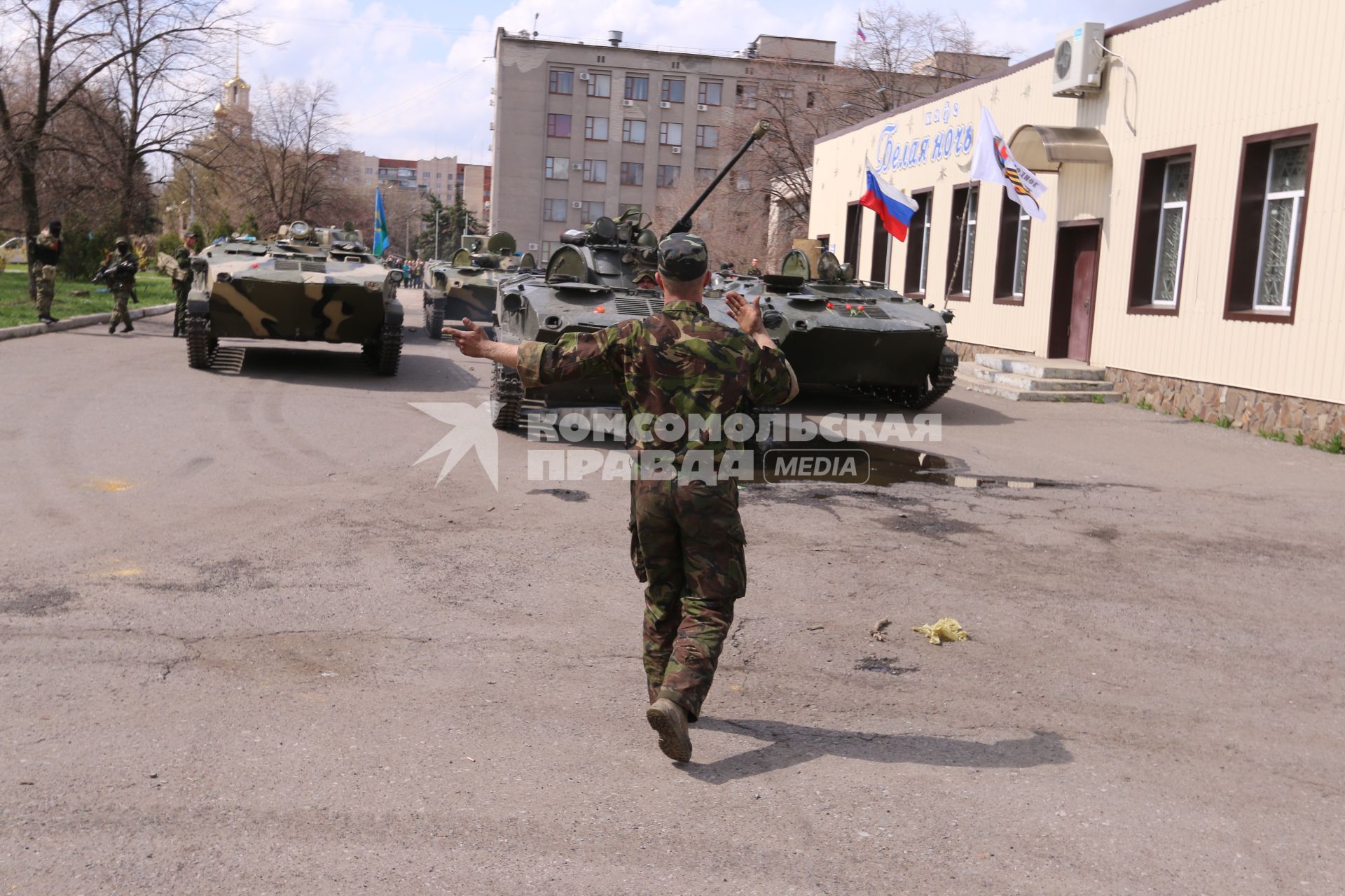 Славянск. Военная техника, отбитая ополченцами ДНР у Нацгвардии Украины.