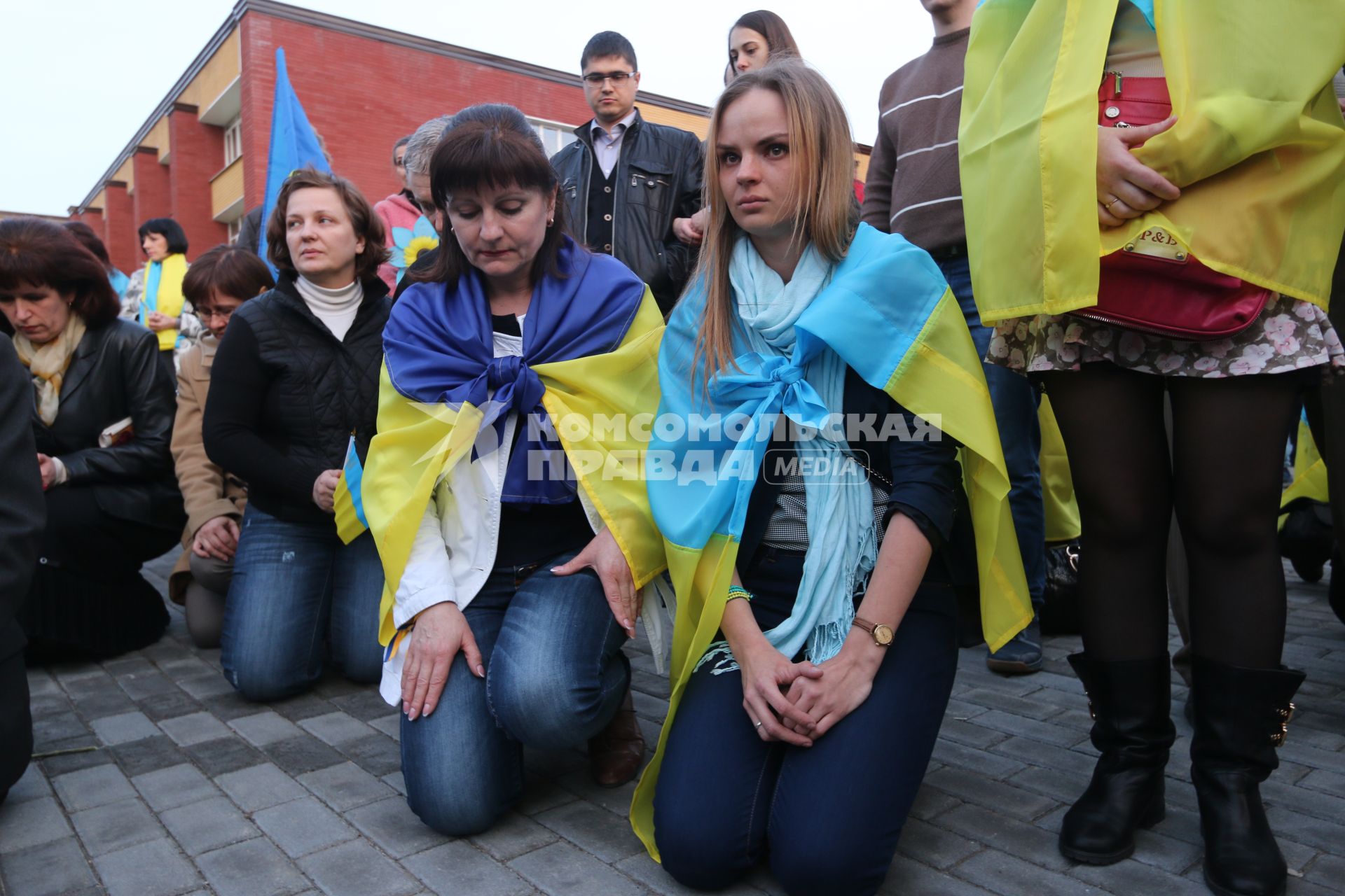 Донецк. Митинг за единую Украину в Парке Победы.