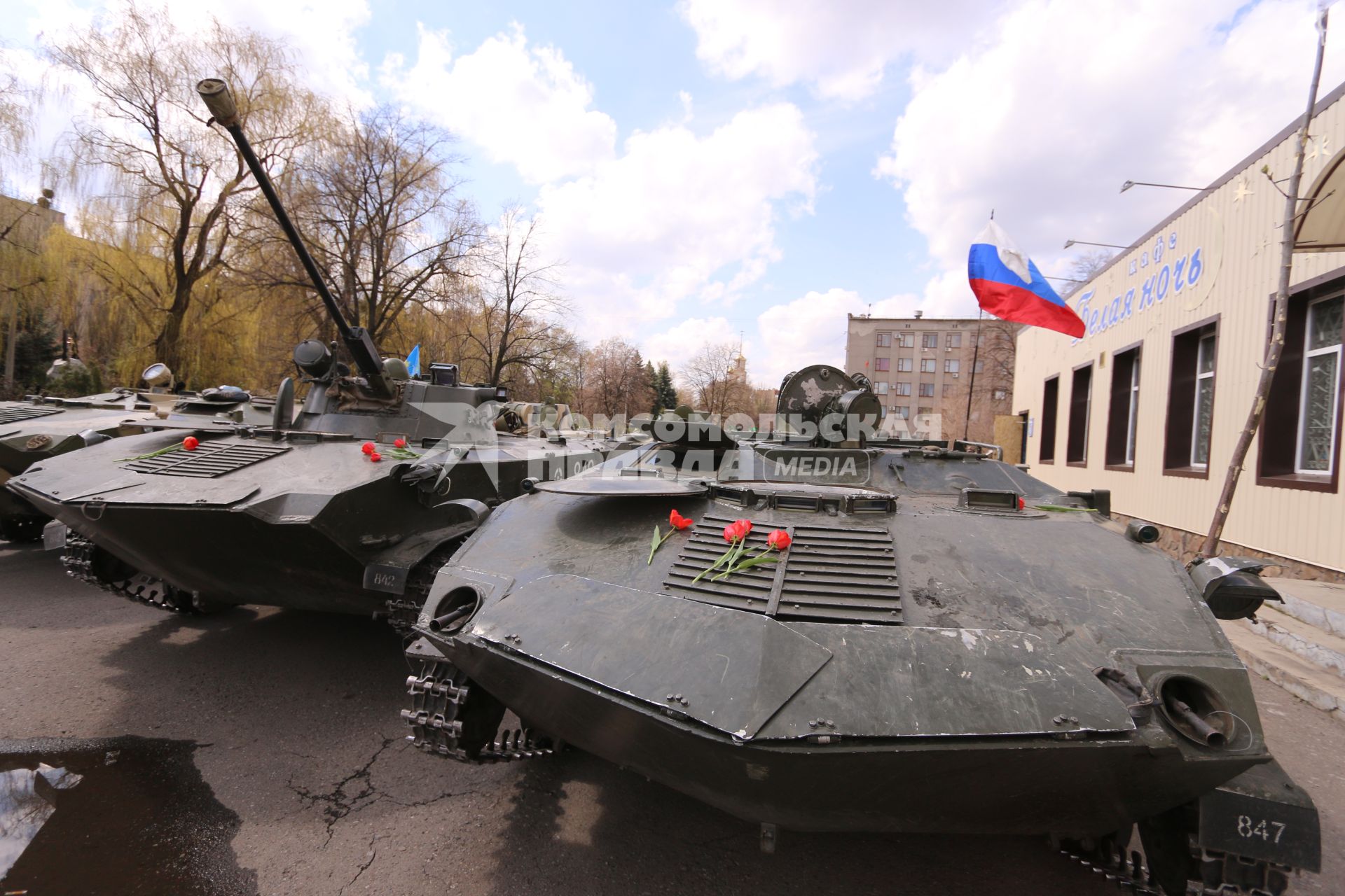 Славянск. Военная техника, отбитая ополченцами ДНР у Нацгвардии Украины.