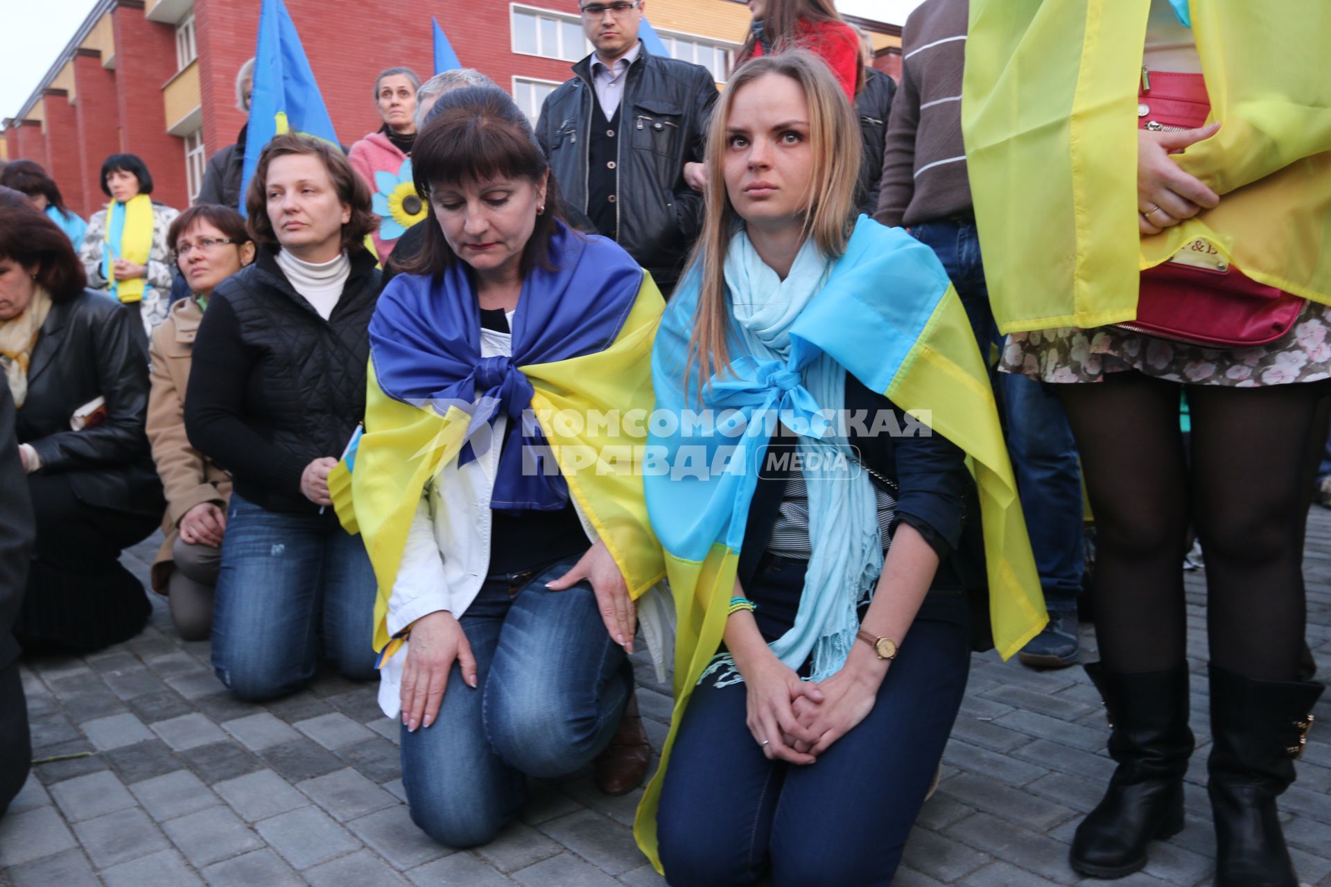 Донецк. Митинг за единую Украину в Парке Победы.