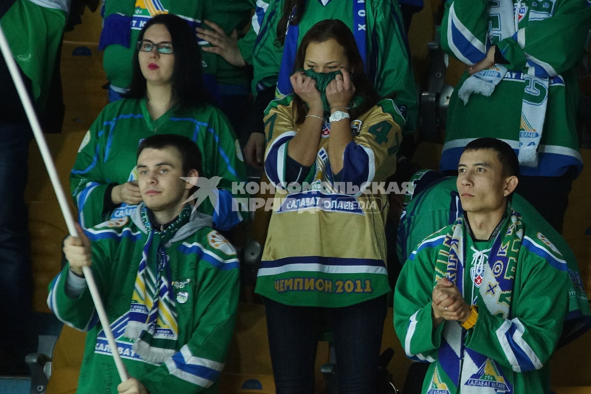 Матч КХЛ: \"Автомобилист\" (Екатеринбург)  3:0 \"Салават Юлаев\" (Уфа). Болельщики ХК Салават Юлаев