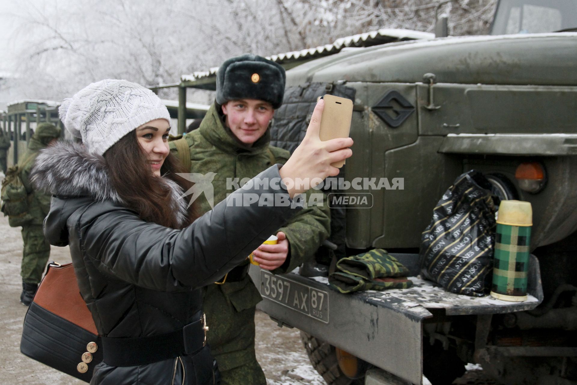 Новобранцы прощаются с близкими