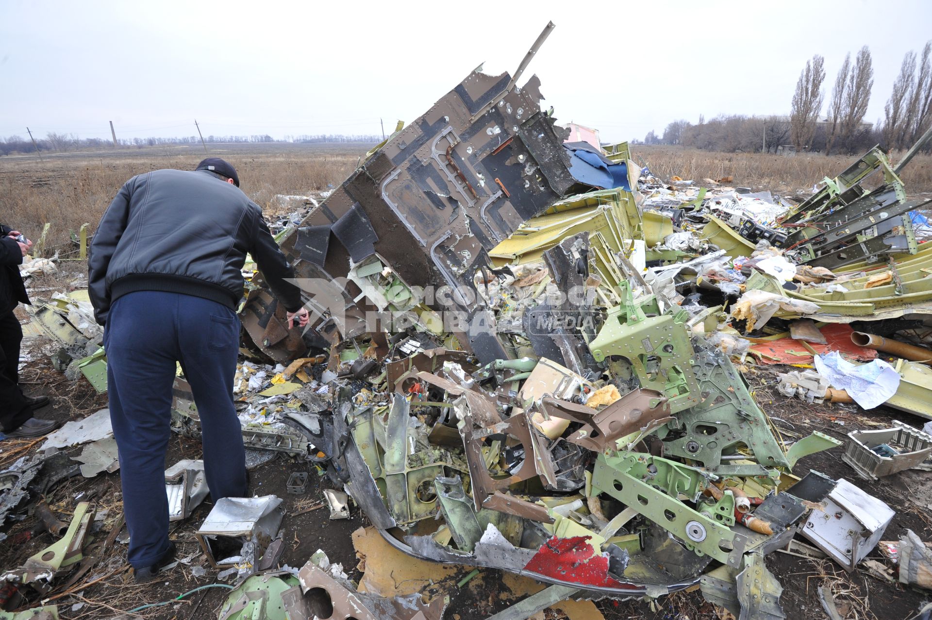 Село Грабово. Место крушения самолета Boeing 777 авиакомпании Malaysia Airlines, выполнявшего плановый рейс MH17 из Амстердама в Куала-Лумпур, произошедшая 17.07.14. На снимке: обломки самолета.