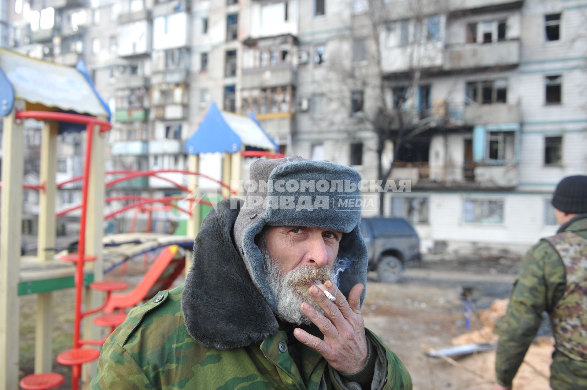 Донецк. Окрестности аэропорта. На снимке: ополчtytw с позывным `Василич`.