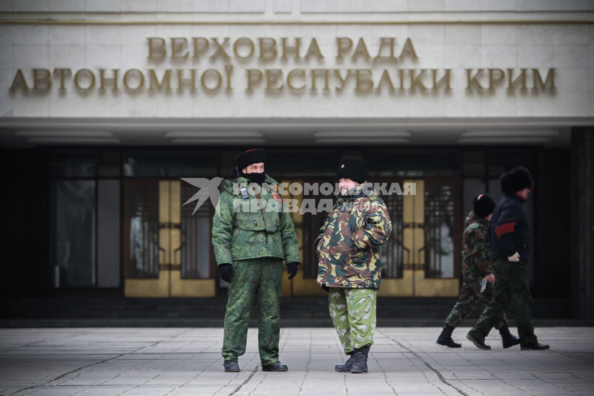 Симферополь. Подготовка к Референдуму. Здание Верховного Совета Автономной Республики Крым. На снимке: казаки.