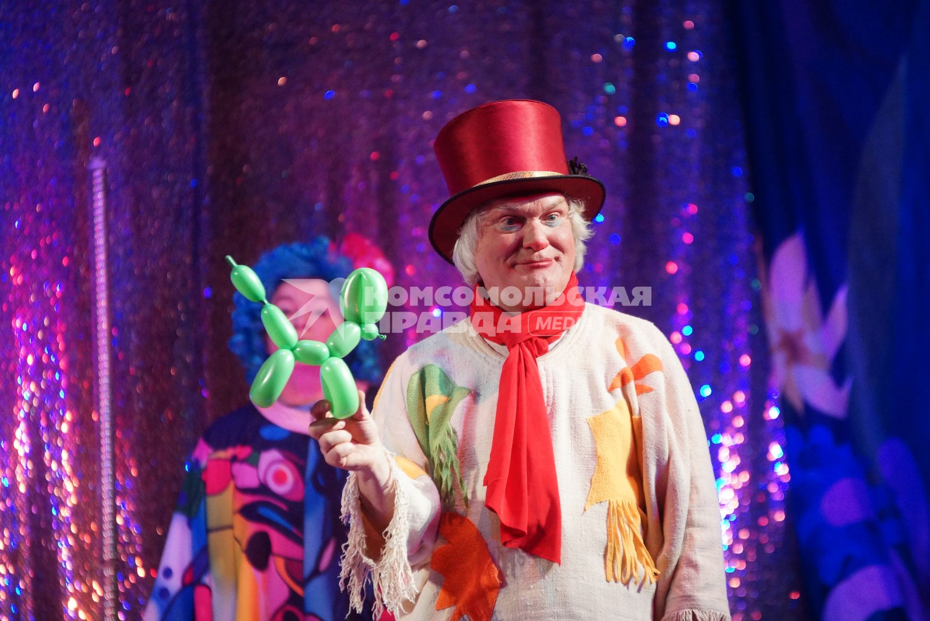 Клоун Юрий Куклачев во время выступления. Детский театр \"Щелкунчик\" в Екатеринбурге