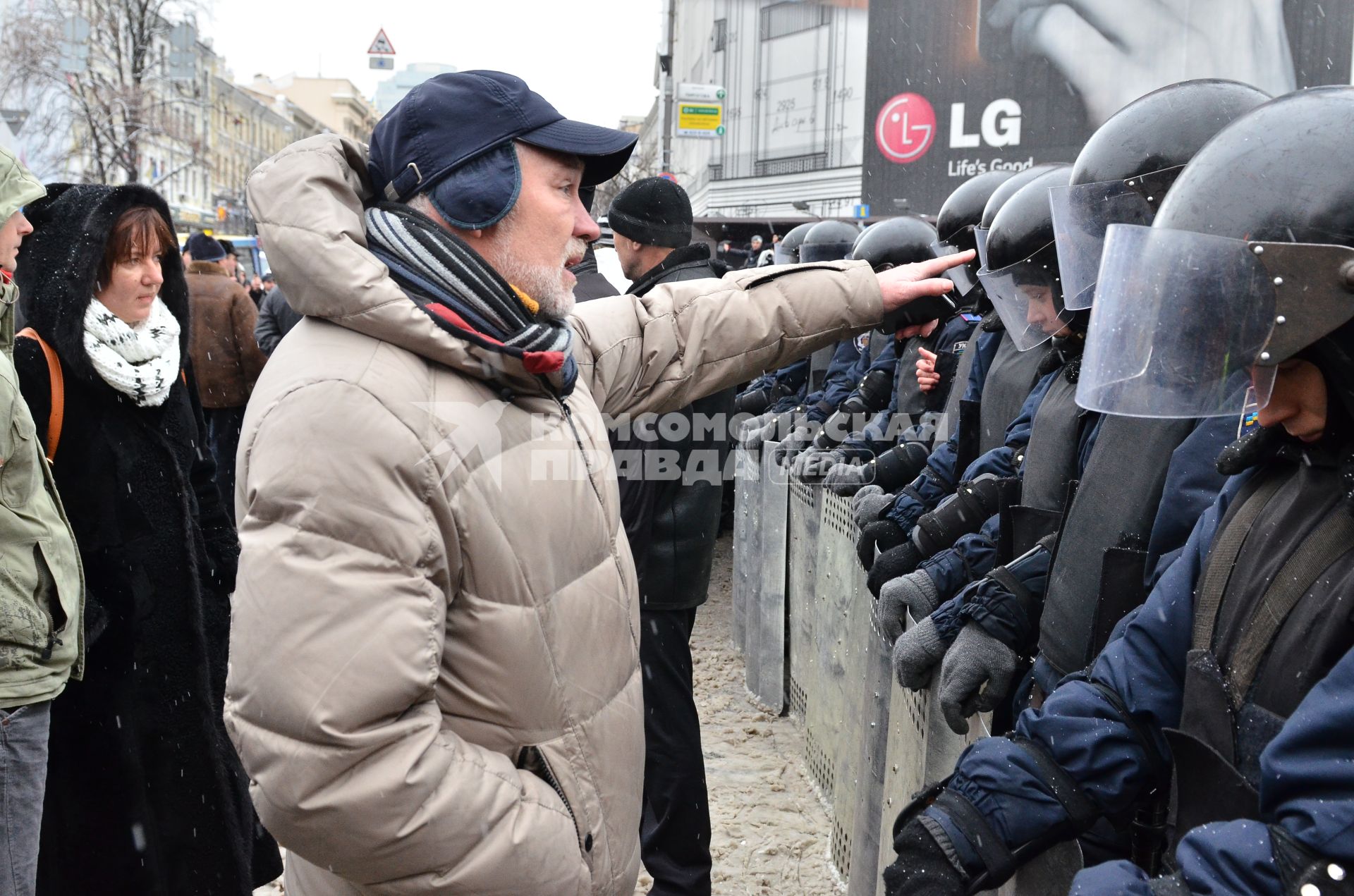 Киев. Сотрудники спецподразделения МВД на Крещатике.