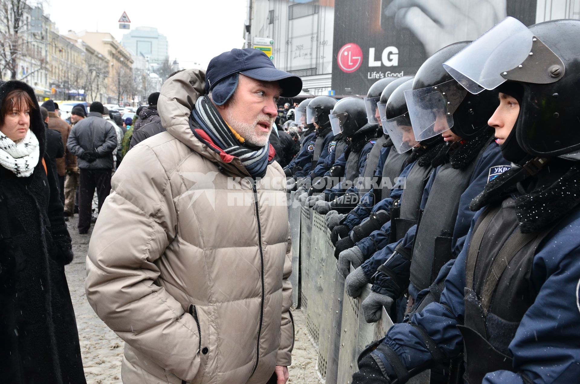 Киев. Сотрудники спецподразделения МВД на Крещатике.