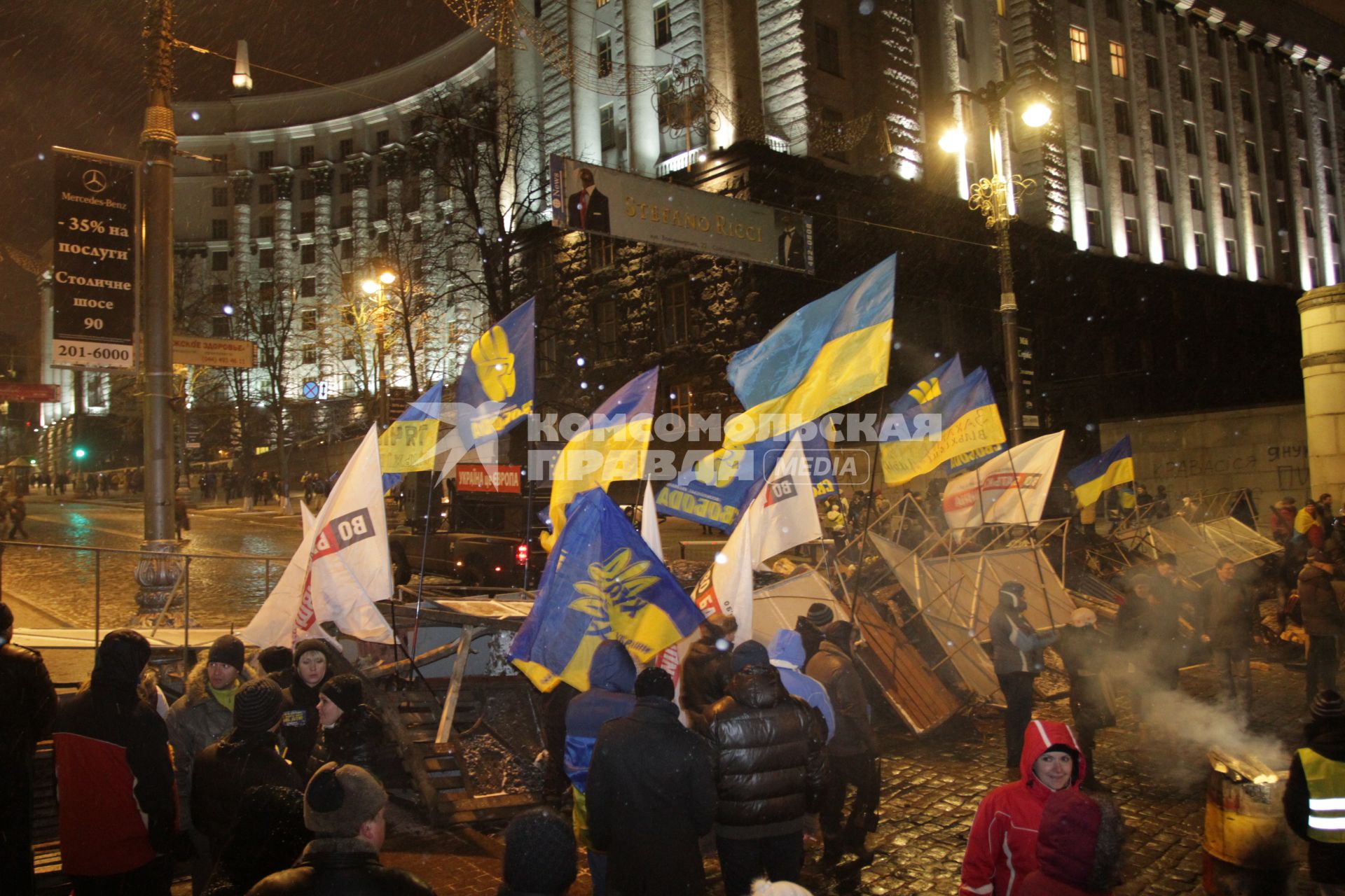 Киев. Активисты Евромайдана на улице Грушевского.