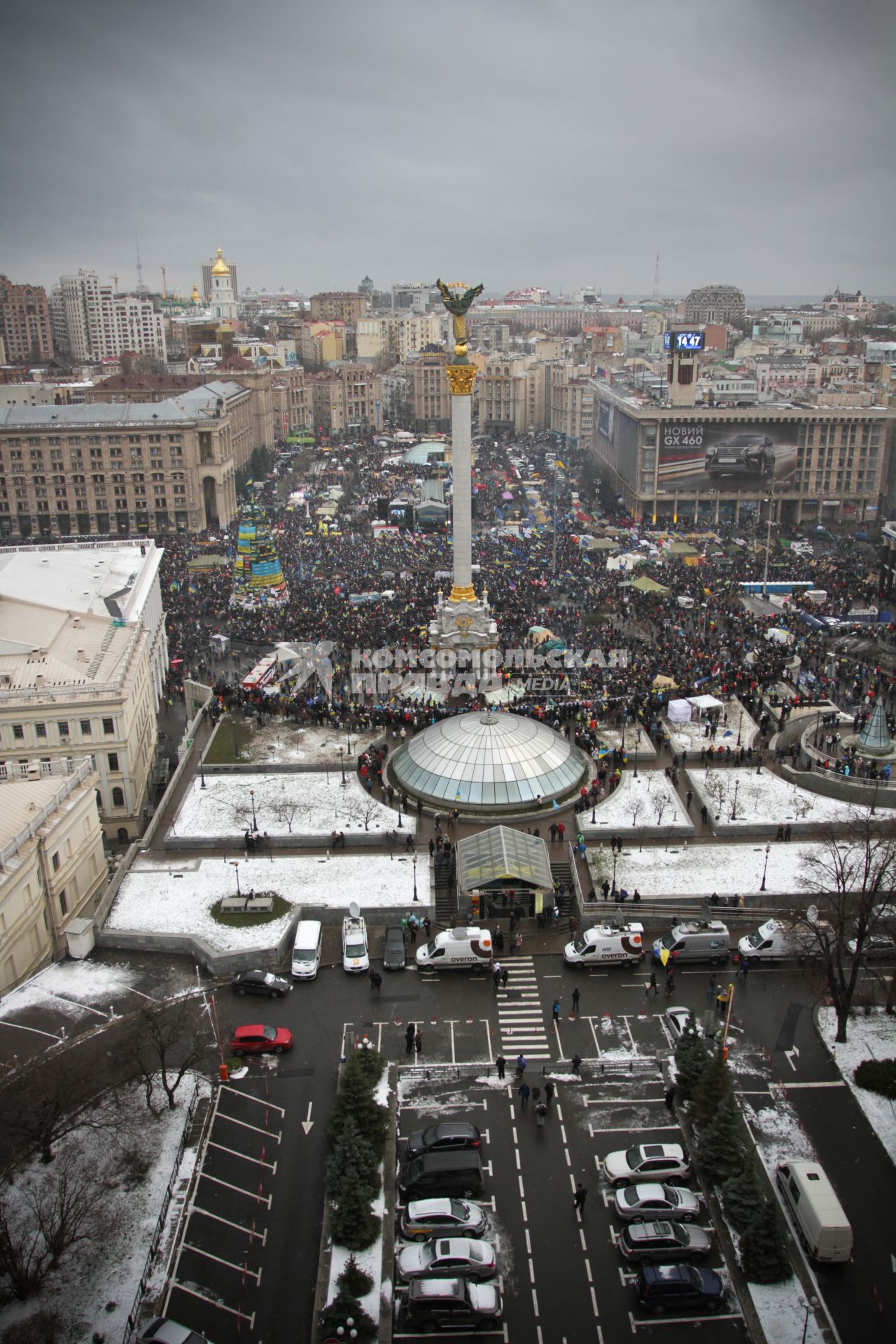 Киев. Активисты Евромайдана на площади Независимости (Незалежности).