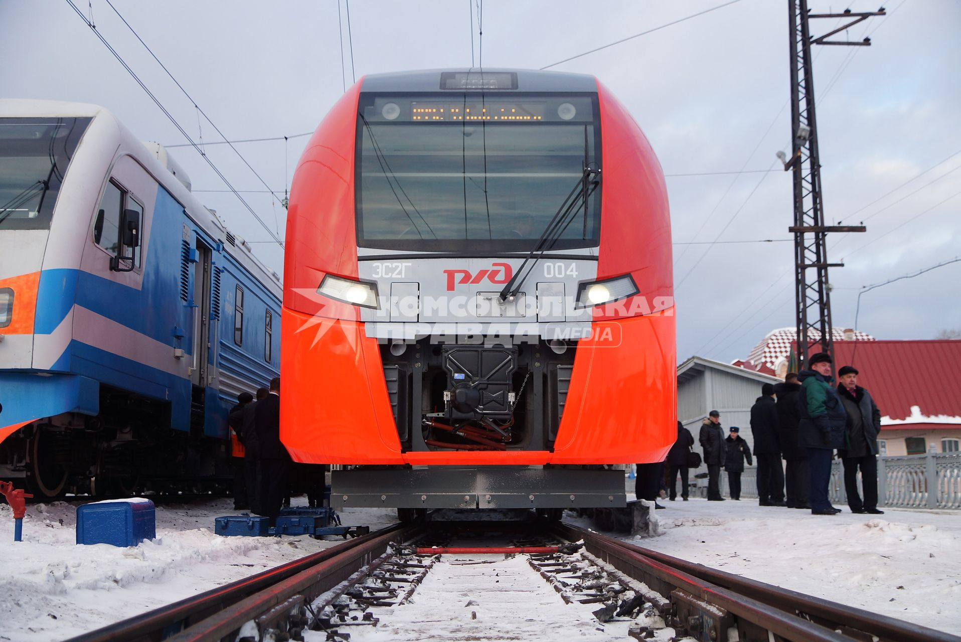 Электропоезд ЭС2Г \"Ласточка\" на перроне Екатеринбургского железнодорожного вокзала, перед отправкой в демонстрационную поездку до г.Верхотурье