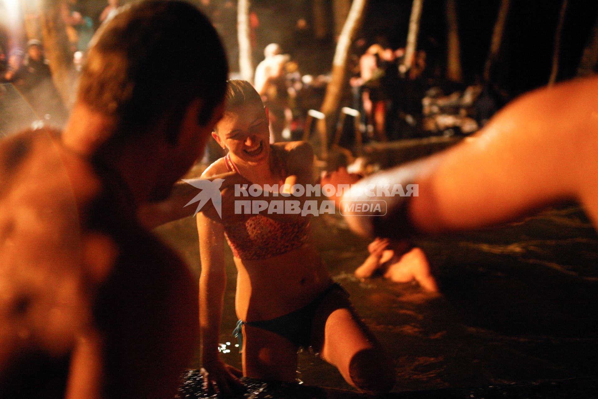 Крещенские купания в Ставрополе. На снимке: девушка выходит из купели.