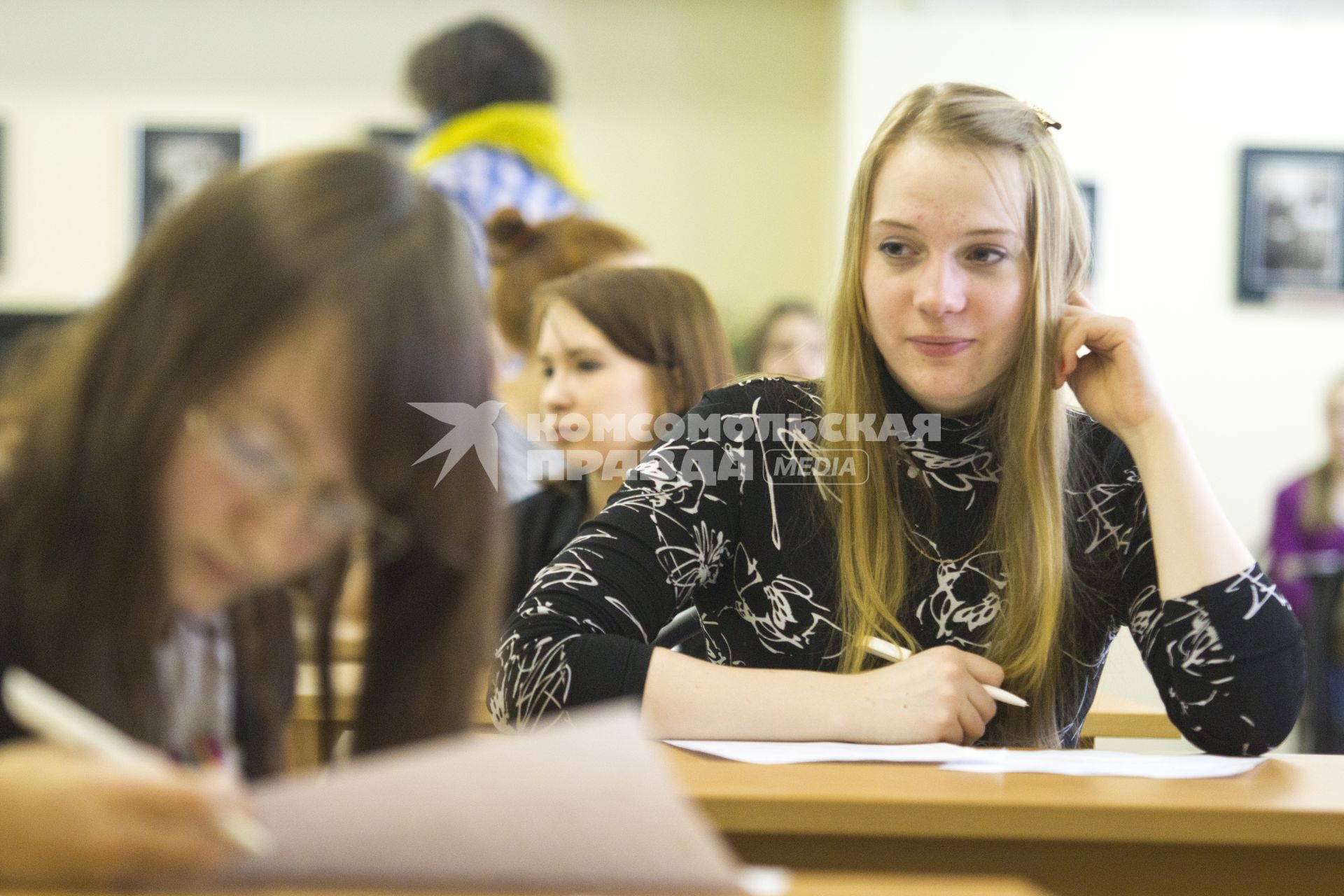 дети в школе во время урока