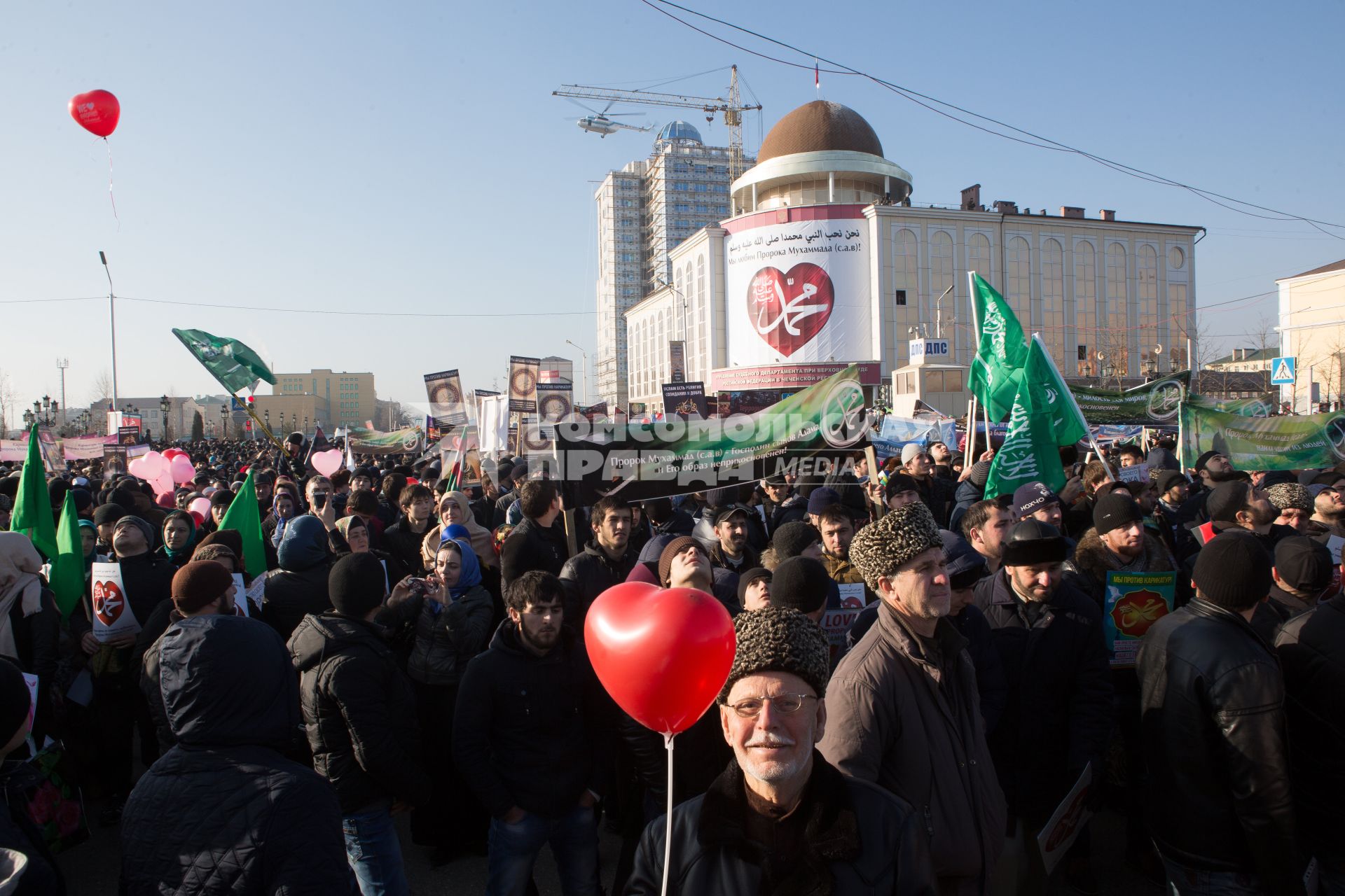 Митинг в Грозном против карикатур на пророка Мухаммеда, которые рисует франзуский журнал \"Шарли Эбдо\".