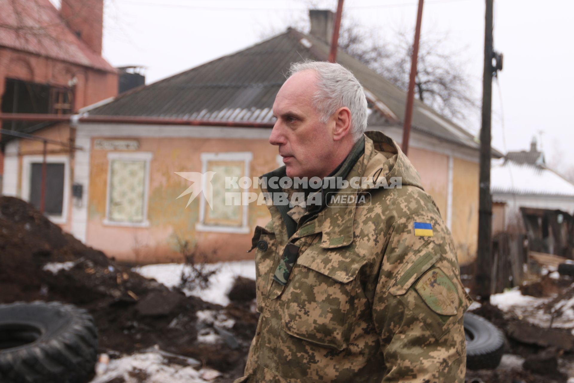 Донецк. Передача тел украинских военных, погибших в аэропорту. На снимке: украинский полковник.