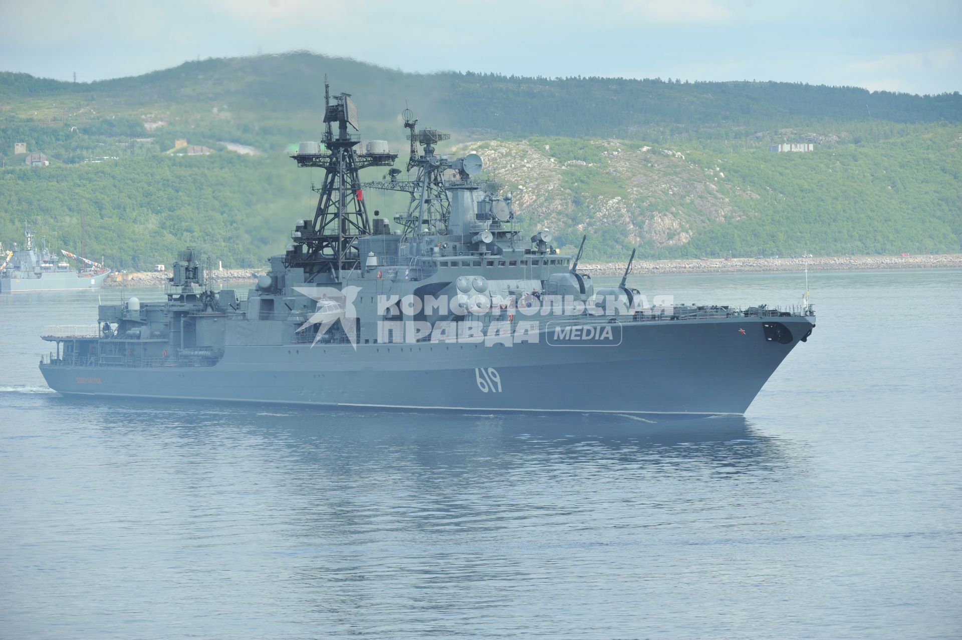 Североморск. Военно-морской парад в День ВМФ РФ. На снимке: большой противолодочный корабль `Североморск`.