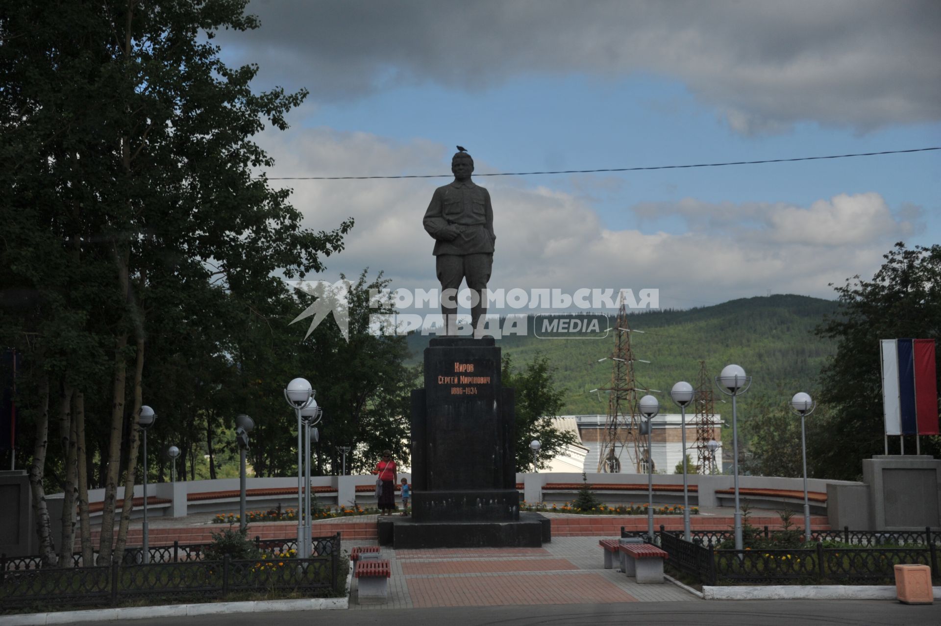 Виды Мурманска. На снимке: памятник С.М.Кирову.