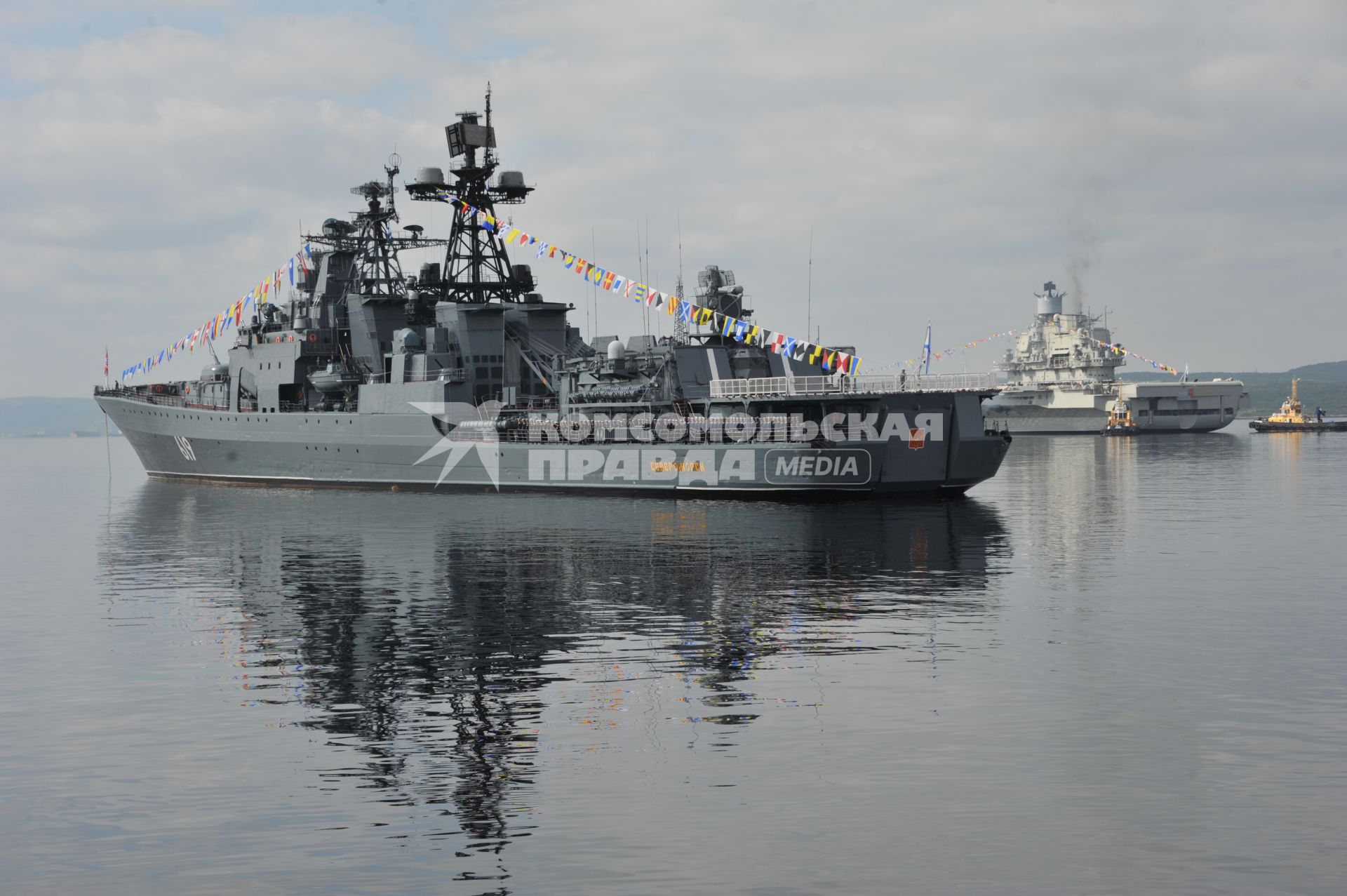 Североморск. Военно-морской парад в День ВМФ РФ. На снимке: большой противолодочный корабль `Североморск`.