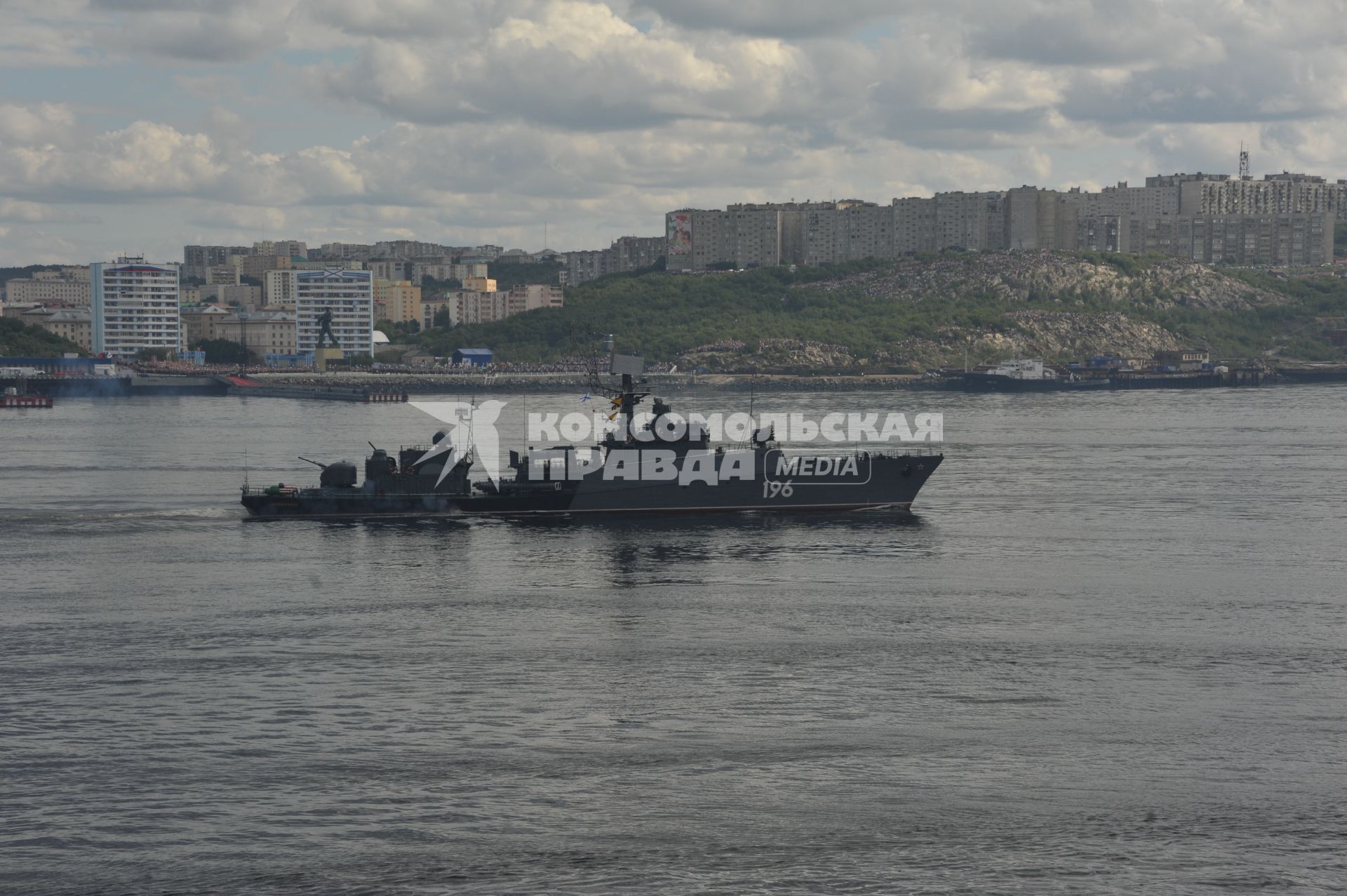 Североморск. Военно-морской парад в День ВМФ РФ. На снимке: малый противолодочный корабль МПК-59 `Снежногорск`.