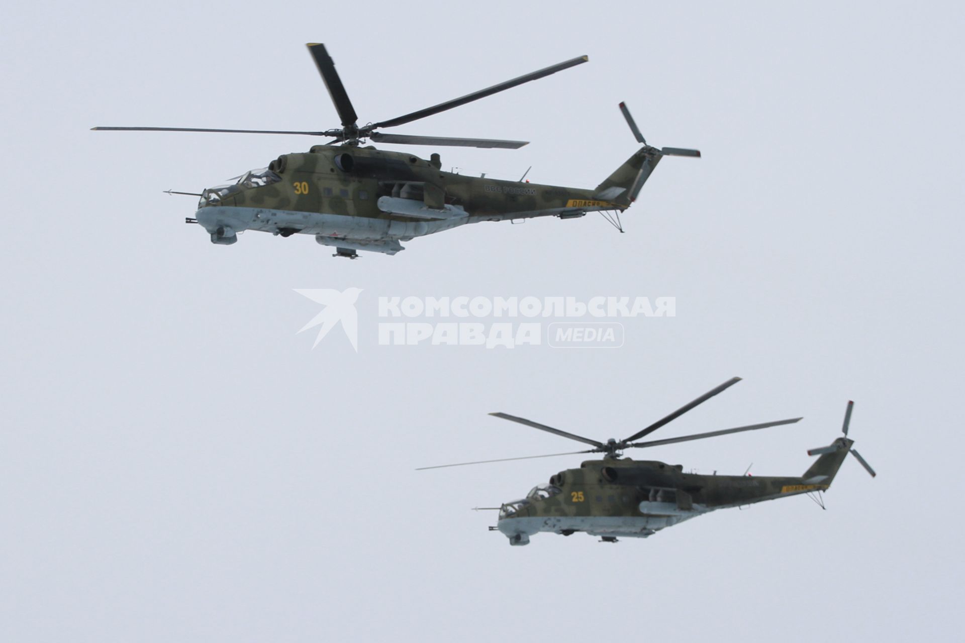 Барнаул. Авиашоу. На снимке: боевые вертолеты Ми-24.