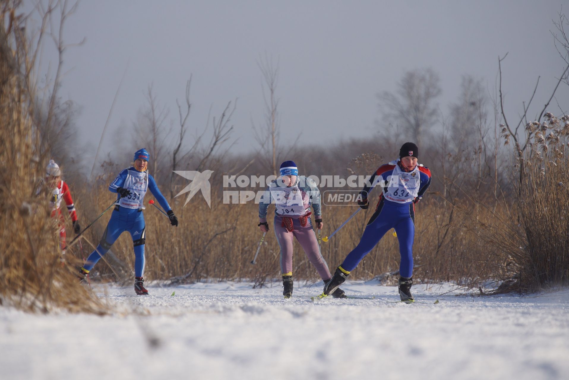 Участницы всероссийской лыжной гонки \"Лыжня России 2015\" во время женского забега среди спортсменов. Екатеринбург