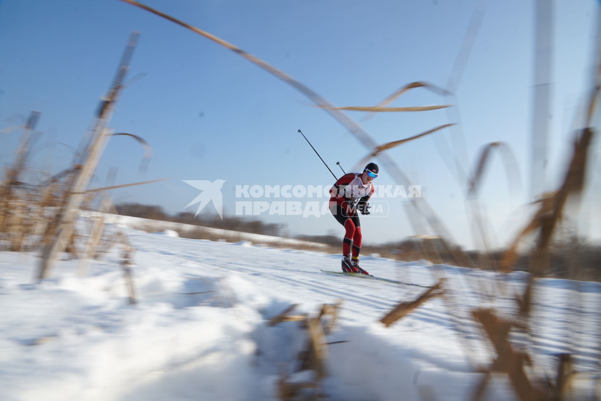 Участник всероссийской лыжной гонки \"Лыжня России 2015\" во время мужского забега спортсменов. Екатеринбург