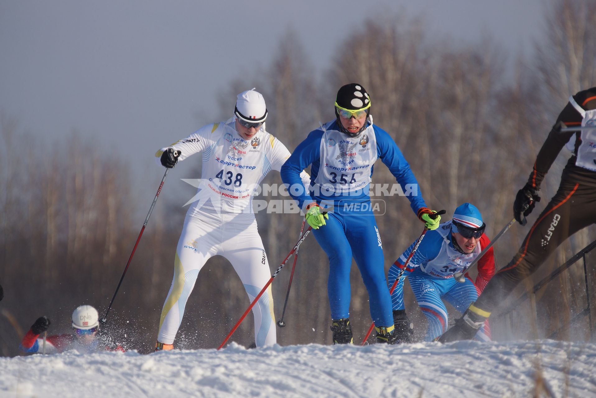 Участники всероссийской лыжной гонки \"Лыжня России 2015\" во время мужского забега спортсменов. Екатеринбург