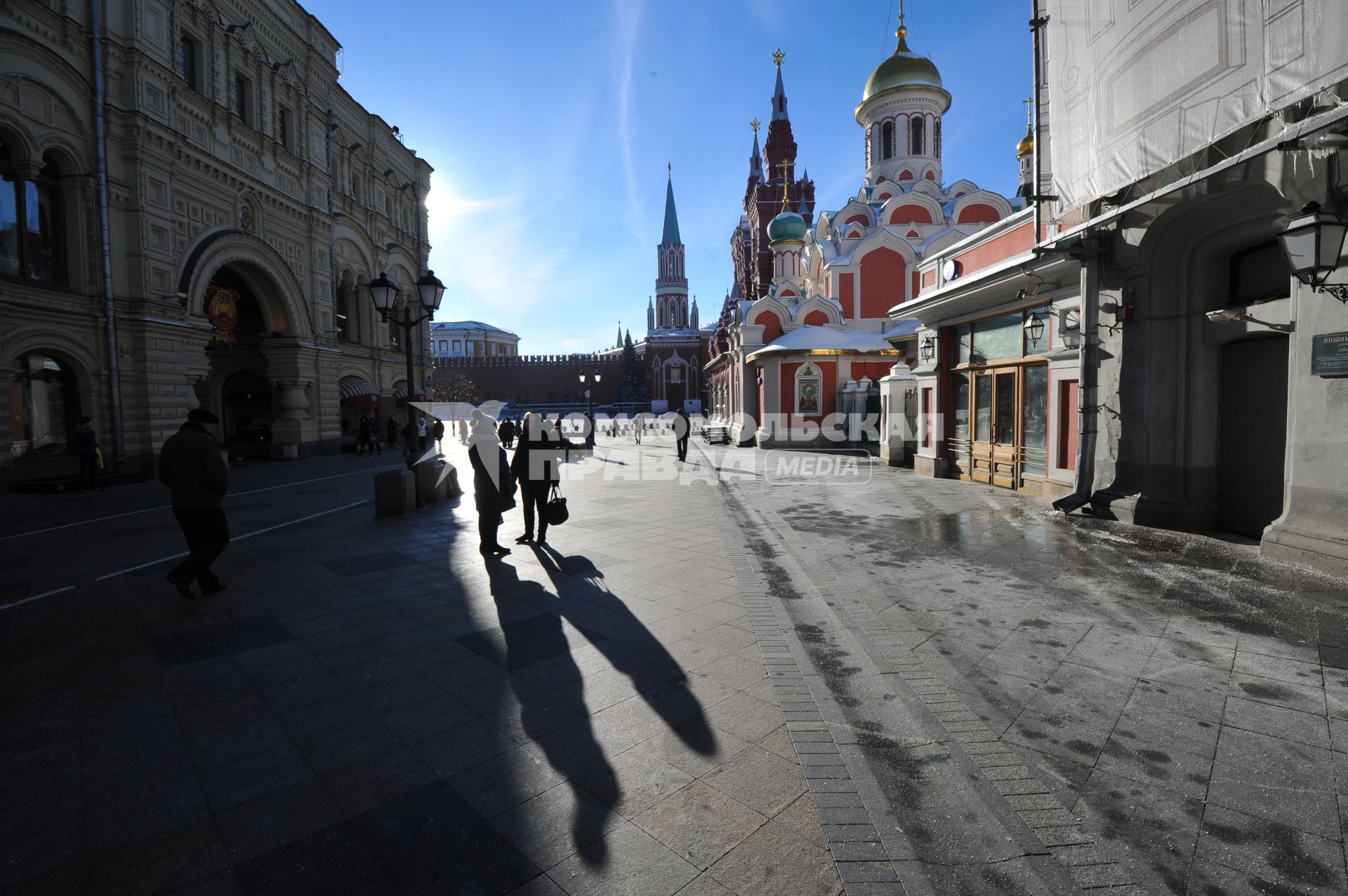 Москва, ул. Никольская. Собор Казанской иконы Божией Матери (справа)