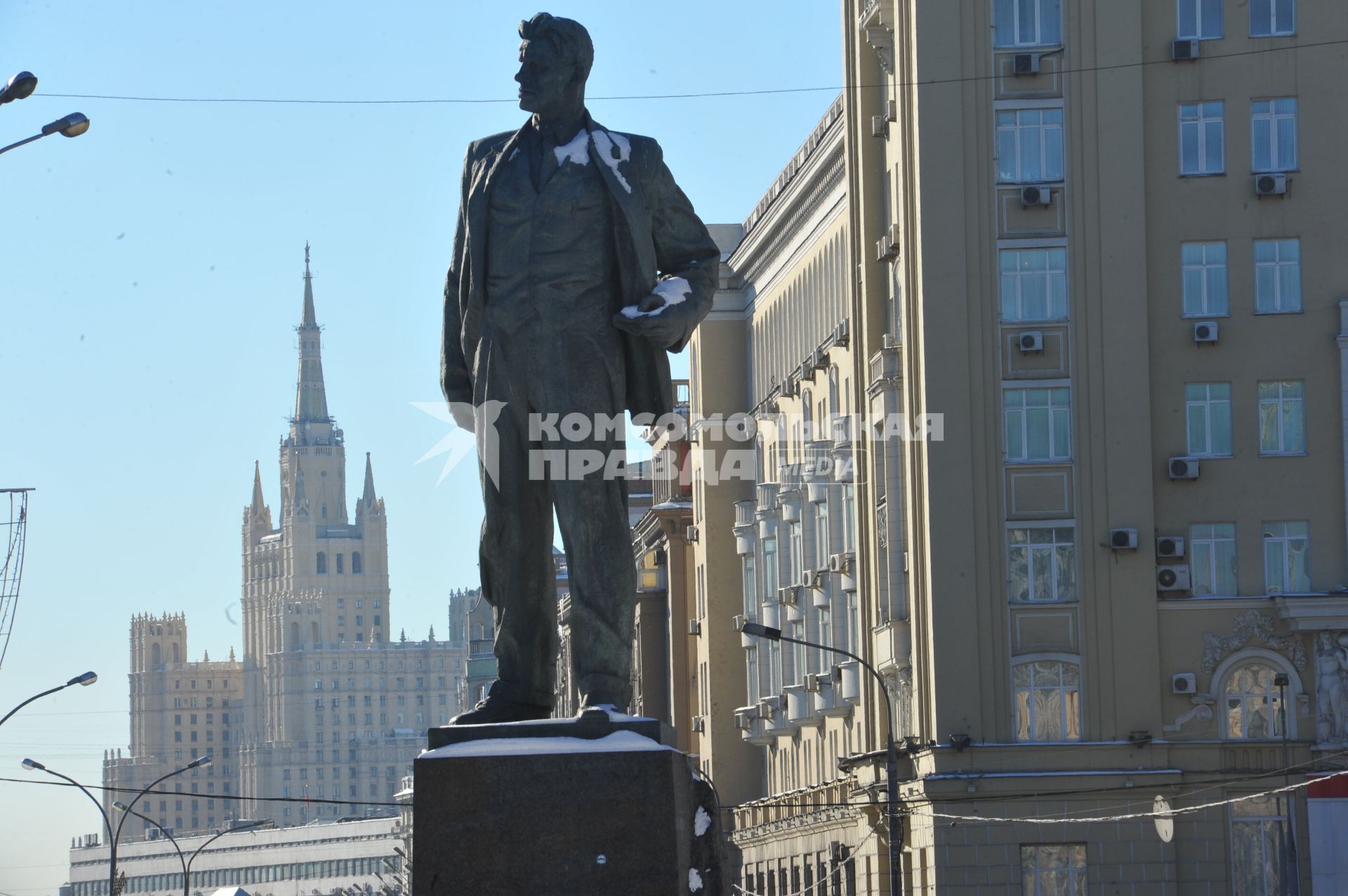 Площадь Маяковского. Памятник поэту Владимиру Маяковскому.