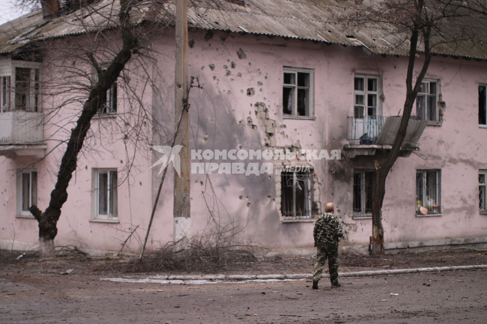 г.Углегорск, подконтрольный армии ДНР. На снимке: разрушенный дом.