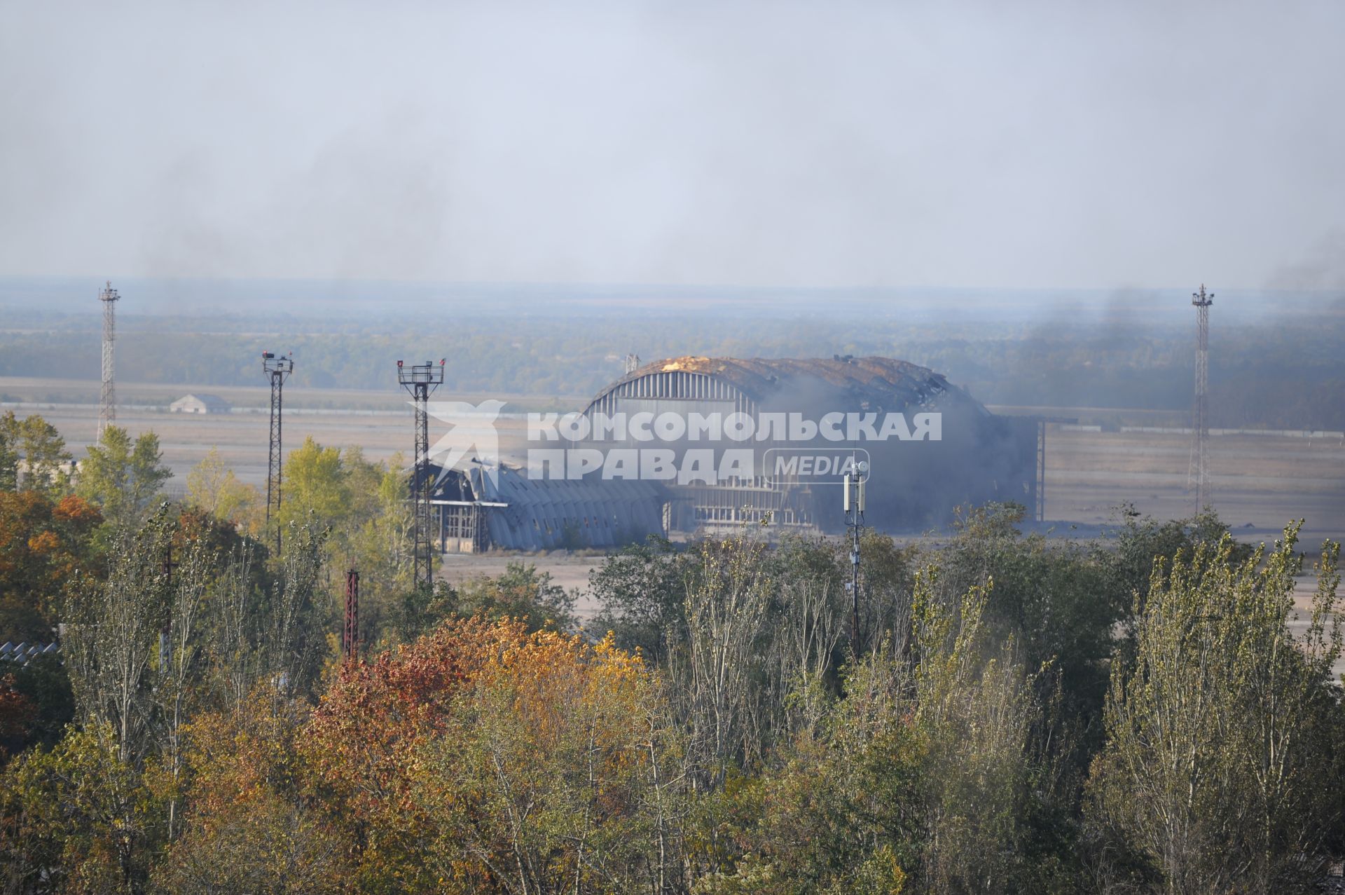 Украина. Донецк. Ополченцы ДНР штурмуют аэропорт, где находятся украинские войска. На снимке: вид на аэропорт.