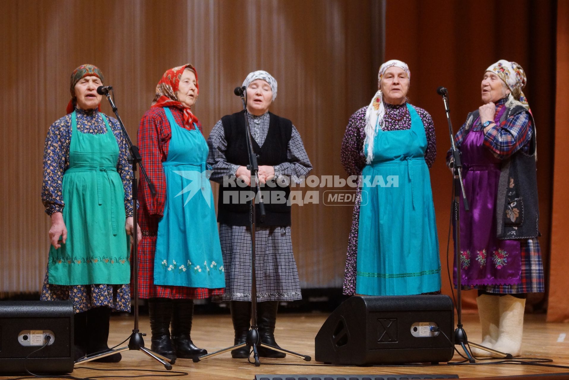 \"Бабушки из Бураново\" перед выступлением. 130-летие Екатеринбургской епархии