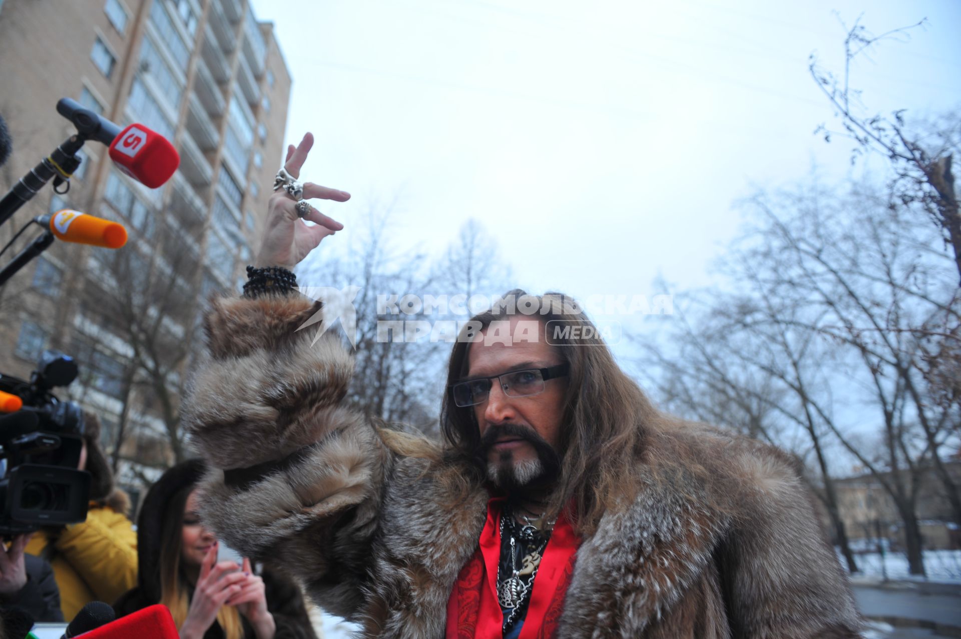 Москва, р-н Аэропорт. Актер, поэт и певец Никита Джигурда приехал на первое заседание в суд по делу о разводе с женой Мариной Анисиной.