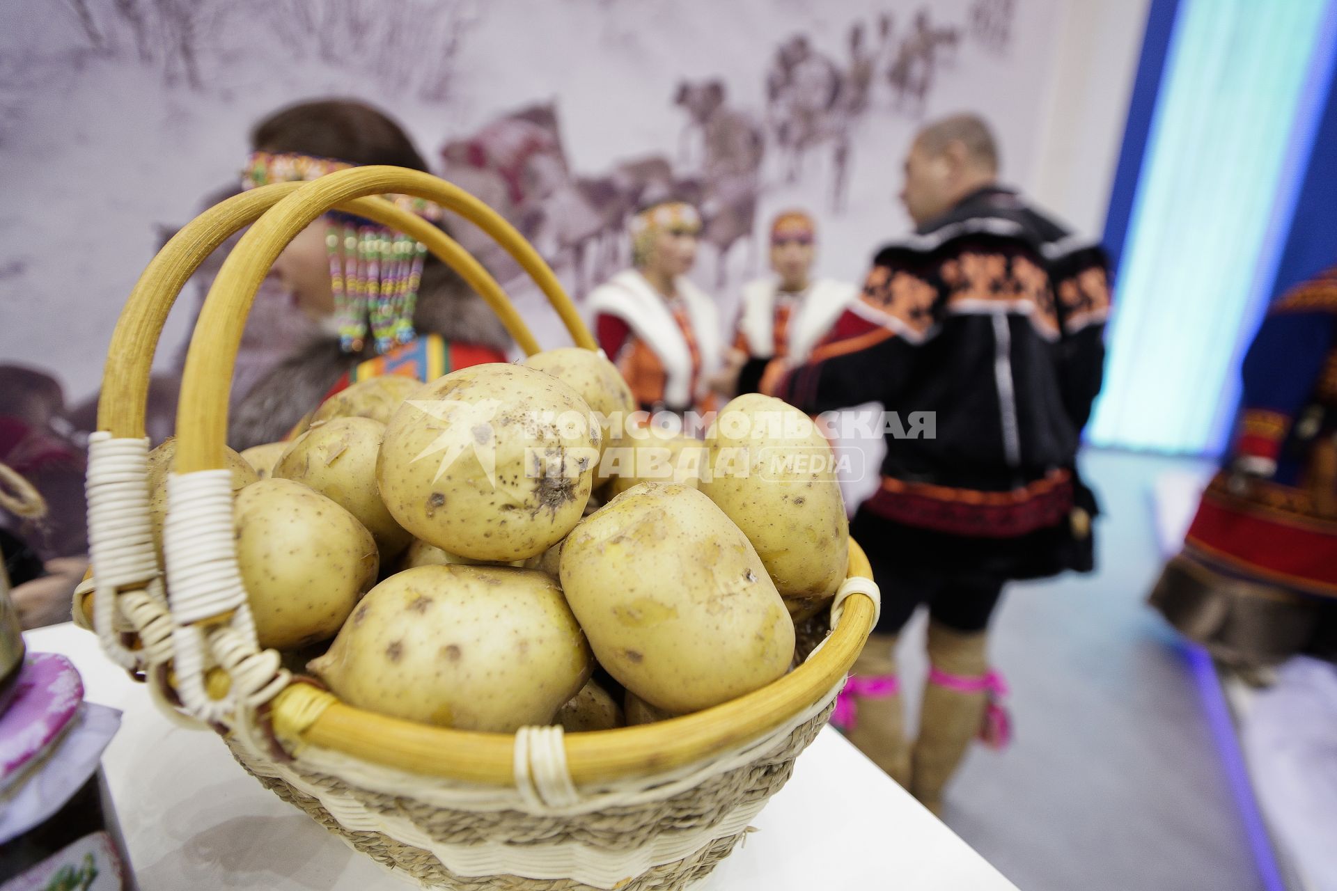 Молодой картофель на сельско-хозяйственной ярмарке в Челябинске