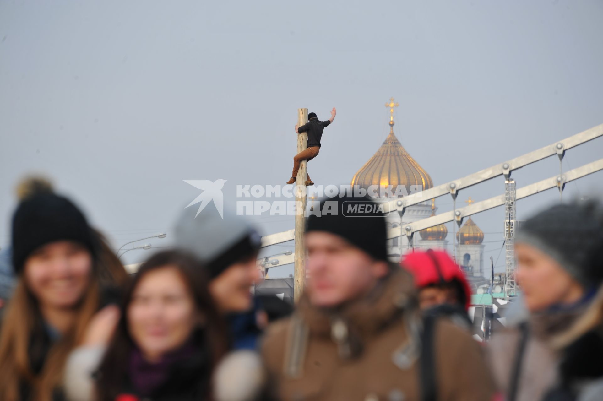 Москва. Центральный парк  культуры и отдыха имени Горького. Празднование Широкой Масленицы.