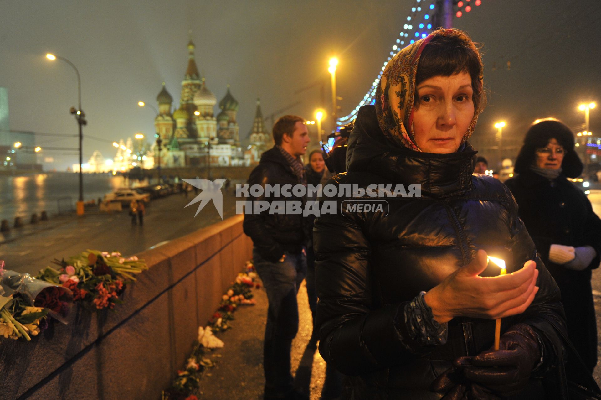 Место убийства политика Бориса Немцова, который был застрелен в Москве на Большом Москворецком мосту в ночь с 27-го на 28-е февраля 2015 г.