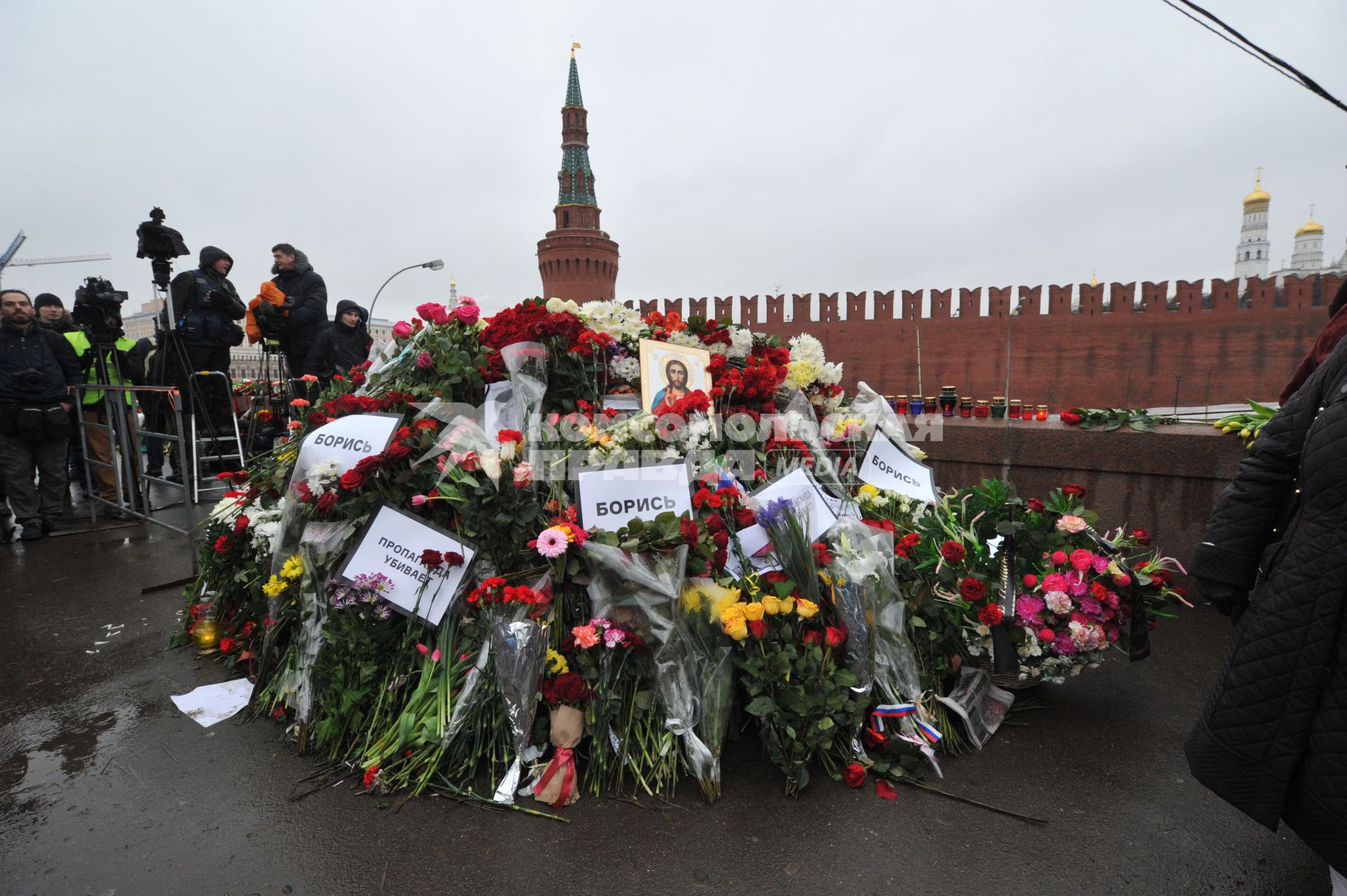 Марш памяти Бориса Немцова в Москве. Место убийства на Большом Москворецком мосту.