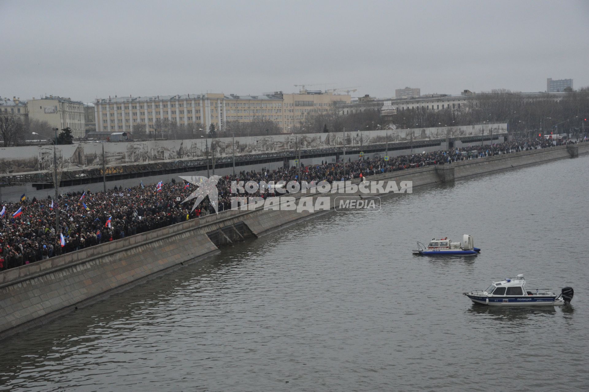 Участники марша памяти Бориса Немцова в Москве прошли от Китай-города до Большого Москворецкого моста.