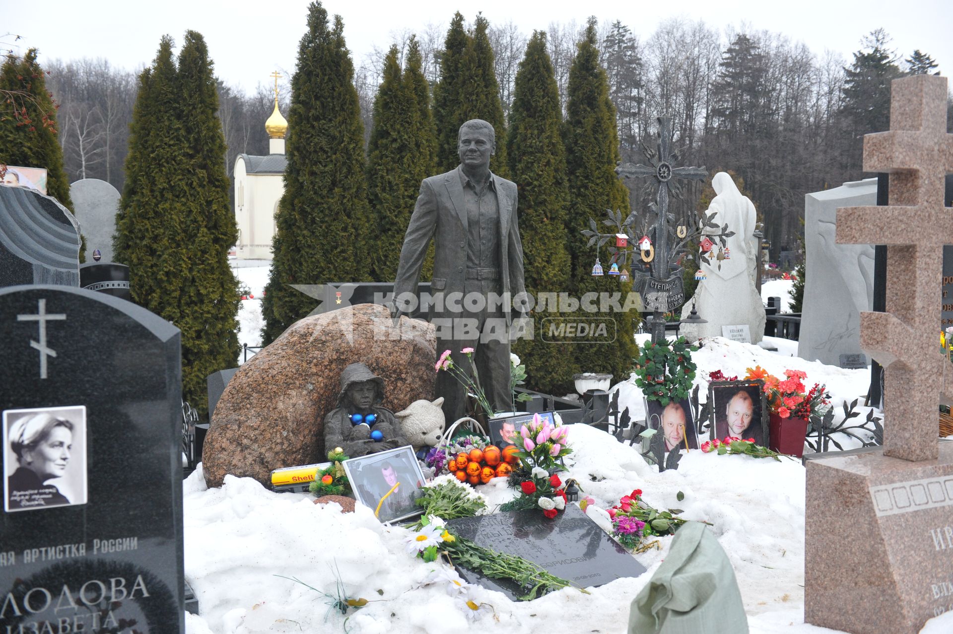 Могила Владислава Галкина на Троекуровском кладбище в Москве.